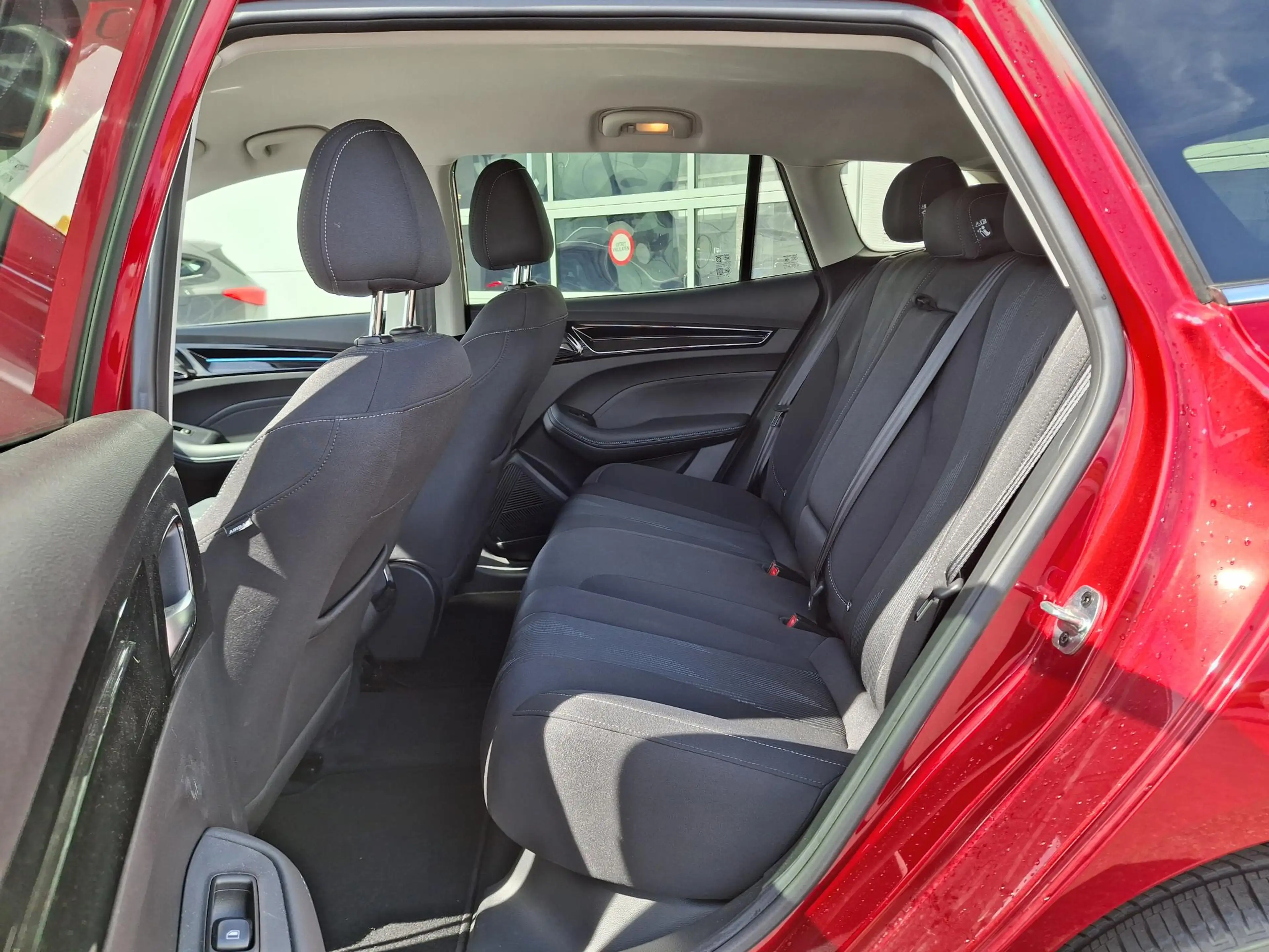 MG MG5 Electric Standard Range Comfort 50 kWh | Keyless E — photo 4