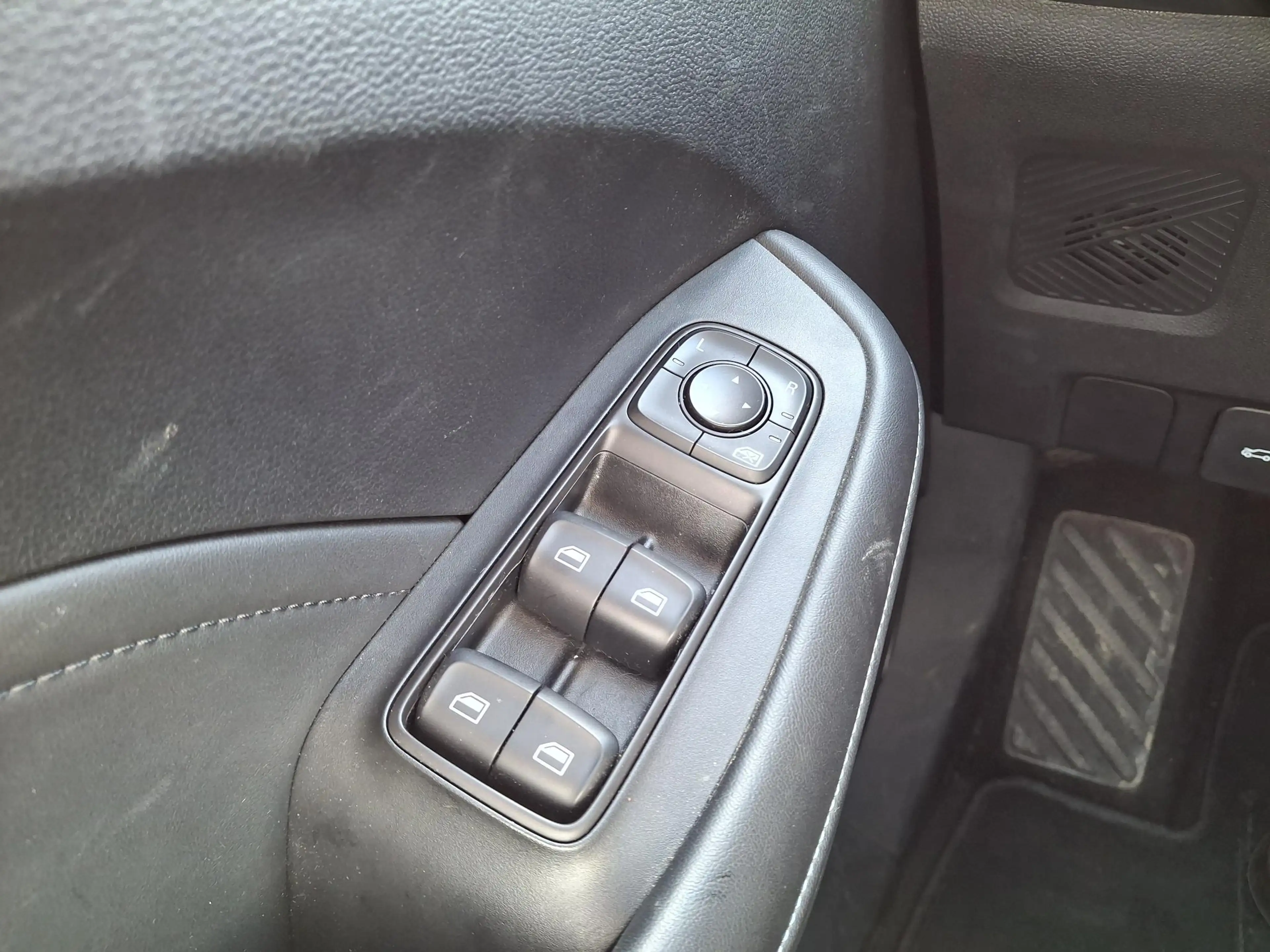 MG MG5 Electric Standard Range Comfort 50 kWh | Keyless E — photo 8