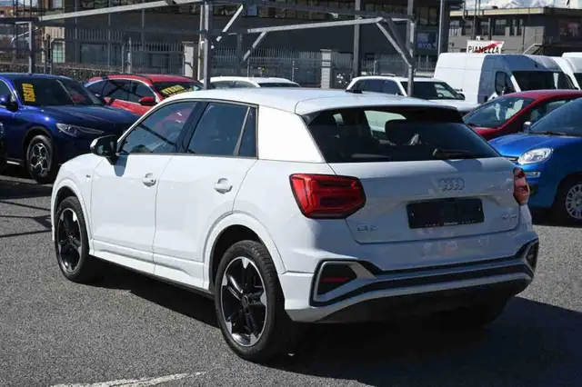 Audi Q2 view 6
