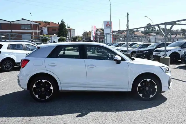 Audi Q2 view 4