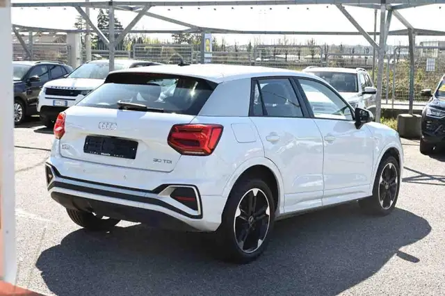 Audi Q2 view 5