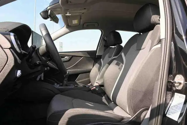Audi Q2 view 13