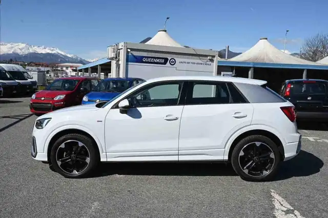 Audi Q2 view 7