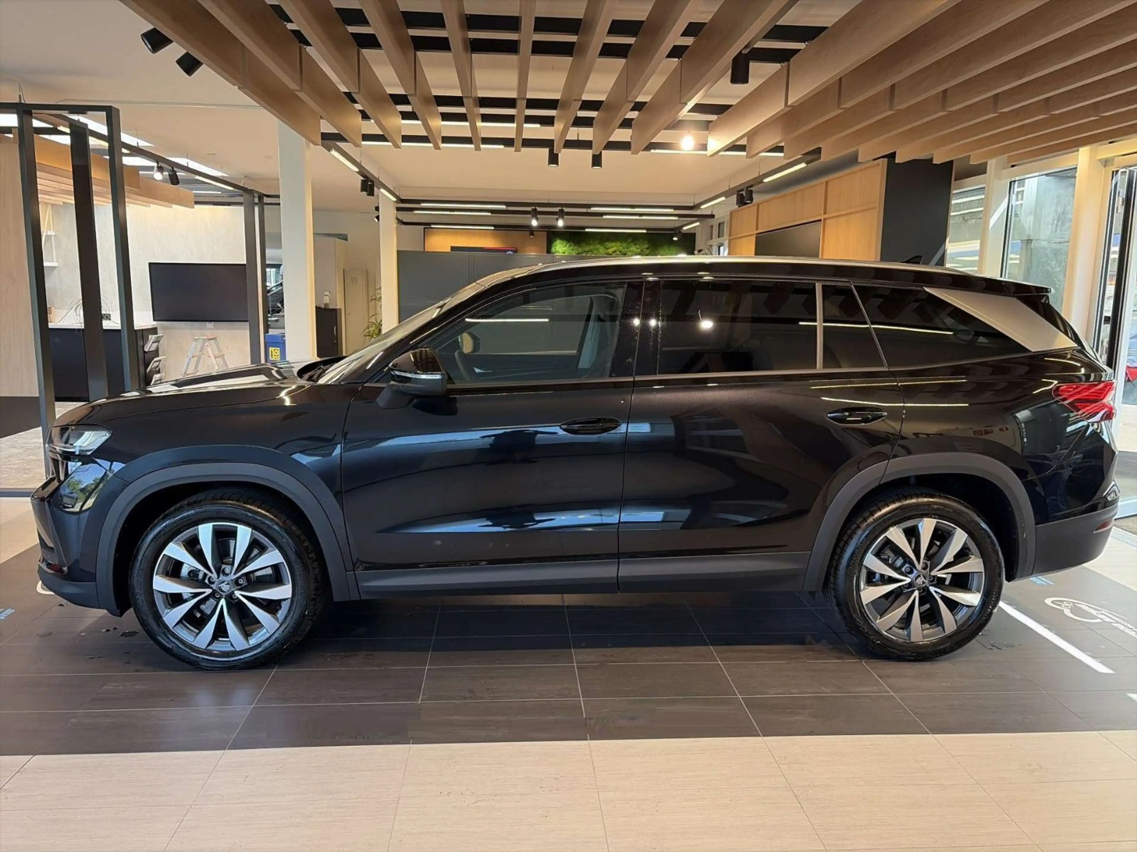 Skoda Kodiaq 2.0 TDI 4X4 DSG Selection Suite 7-Si VOLL — photo 9
