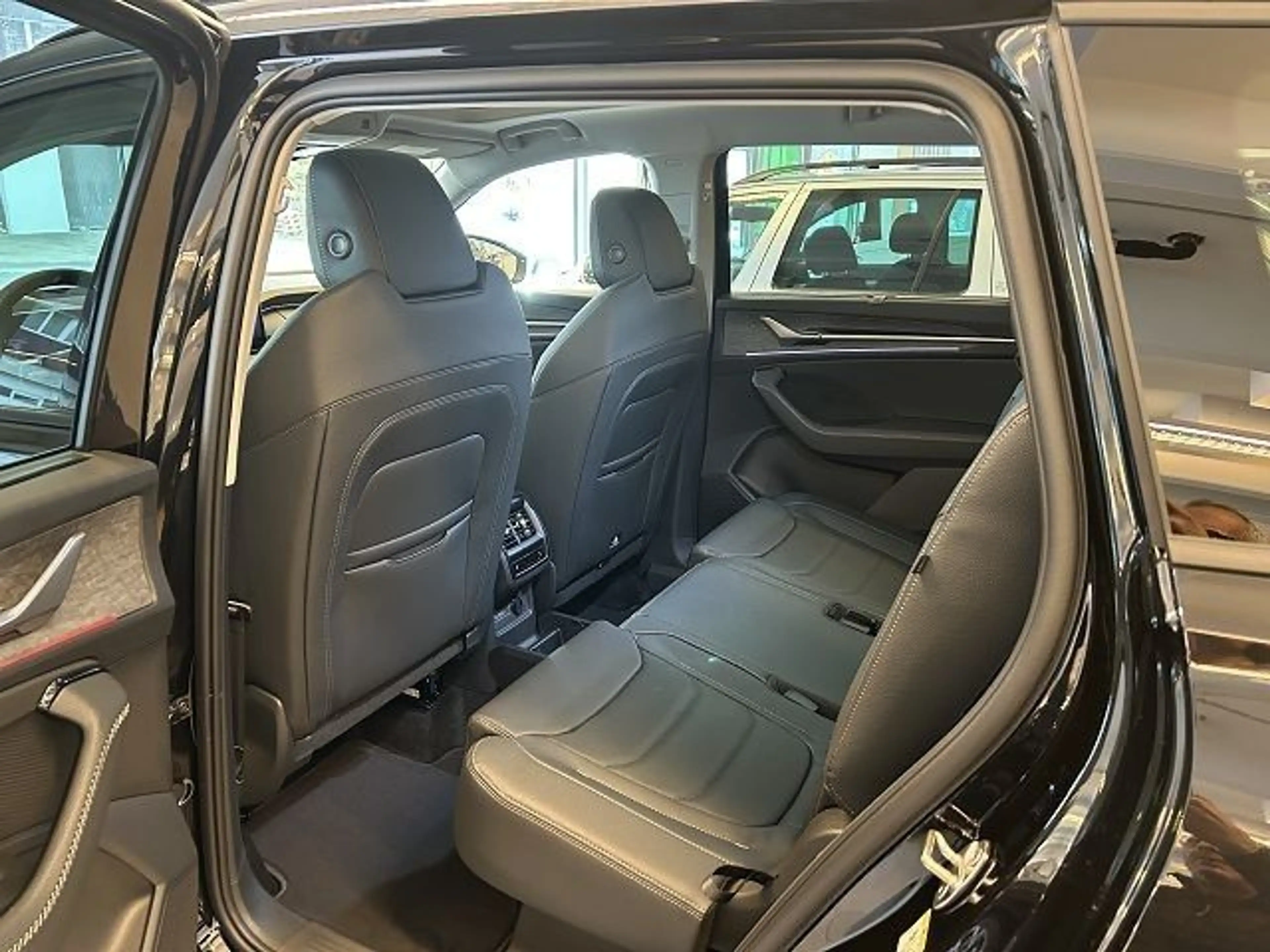 Skoda Kodiaq 2.0 TDI 4X4 DSG Selection Suite 7-Si VOLL — photo 6