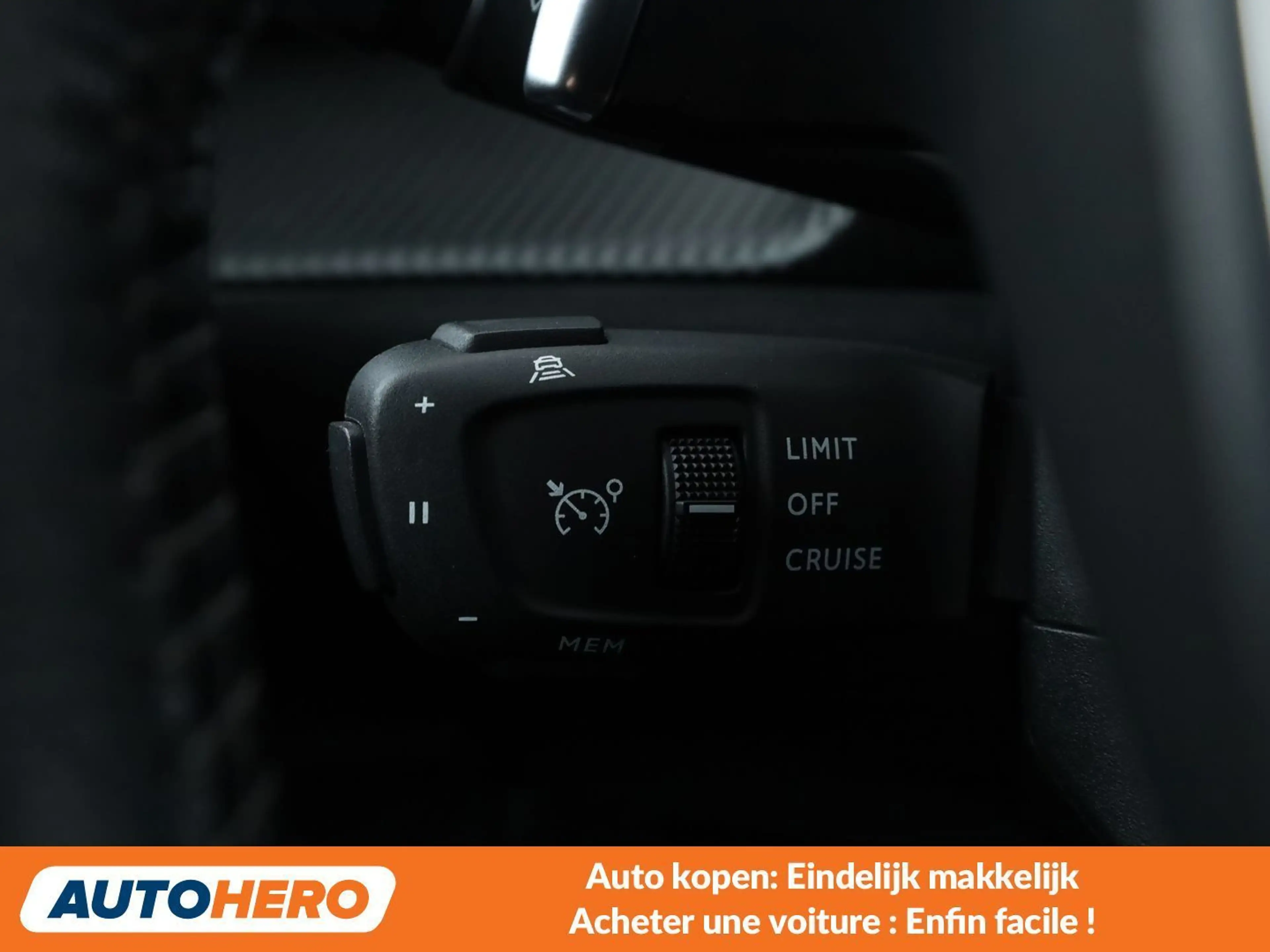 Peugeot 2008 1.2 PureTech Allure — photo 14