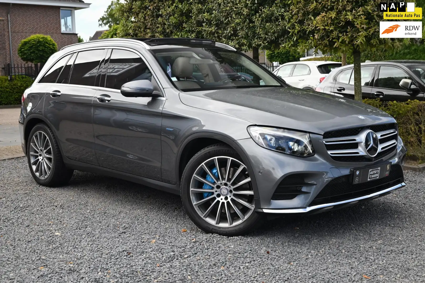 Mercedes-Benz GLC 350 350e 4MATIC AMG 320 PK Pano 360 Camera Grijs - 1
