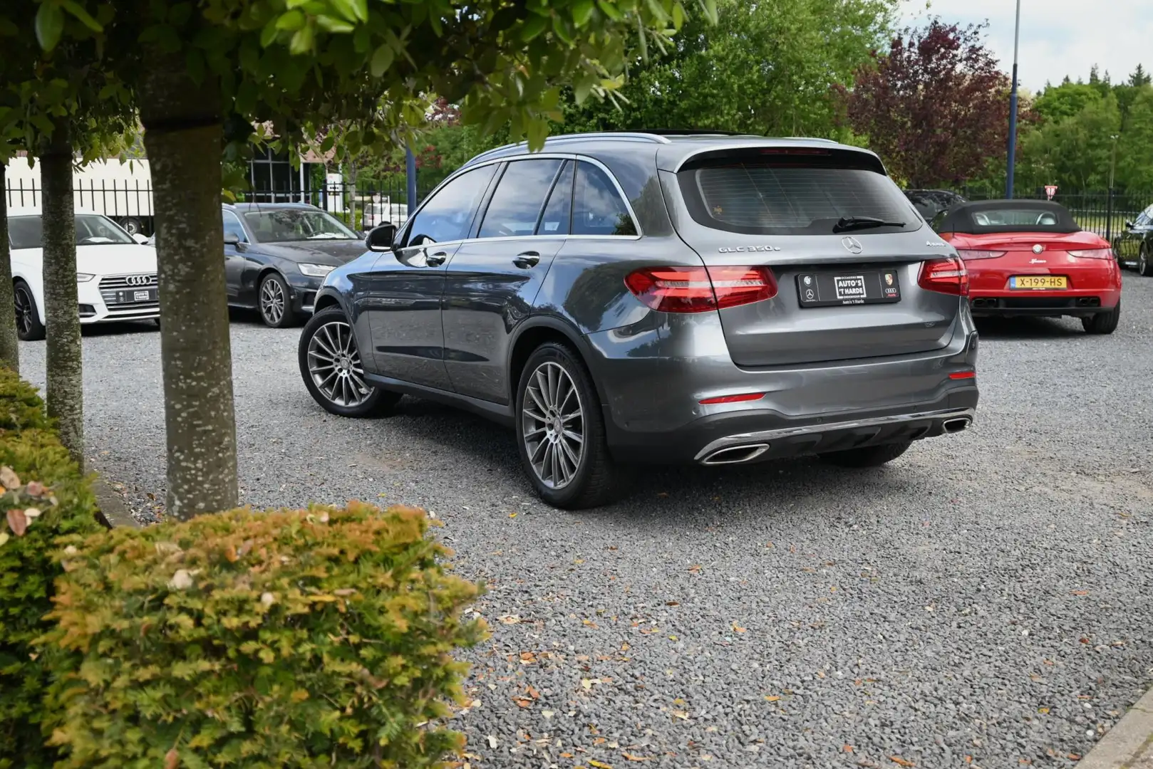 Mercedes-Benz GLC 350 350e 4MATIC AMG 320 PK Pano 360 Camera Grijs - 2