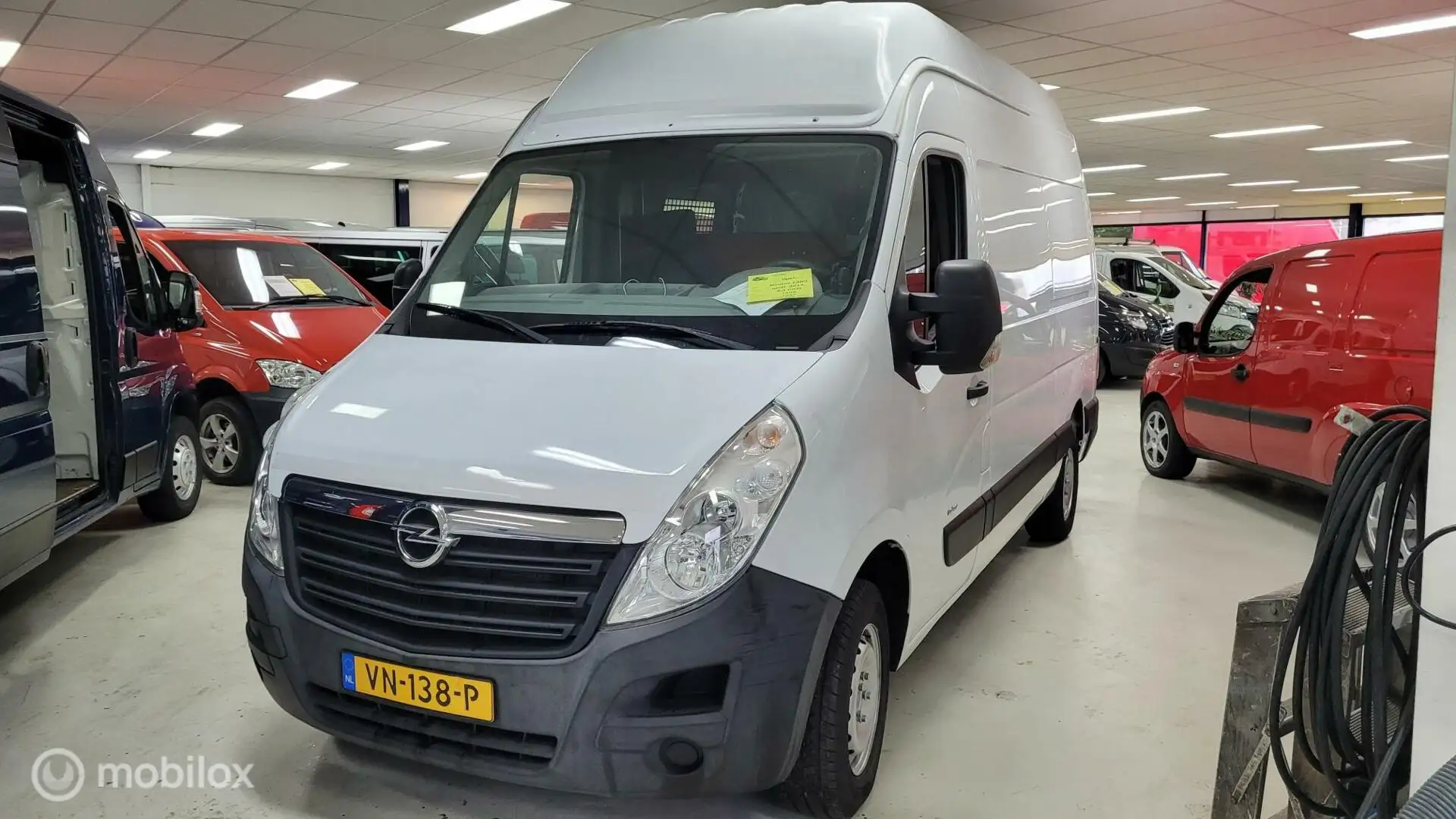 Opel Movano bestel 2.3 CDTI L2H3 Automaat Airco Wit - 2