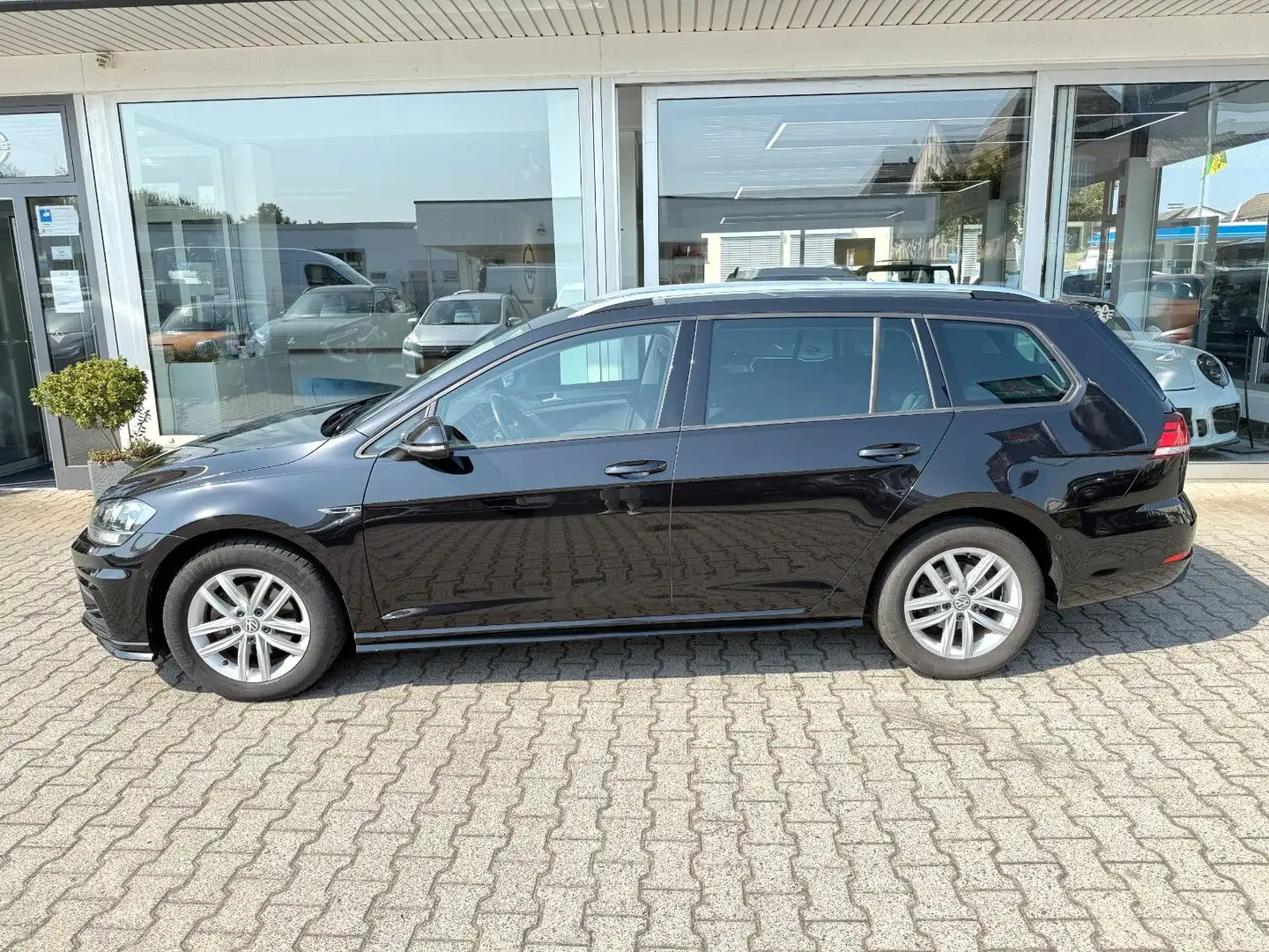 Volkswagen Golf VII Variant *KAMERA*NAVI*SITZH*SCHECKHEFT* Noir - 2