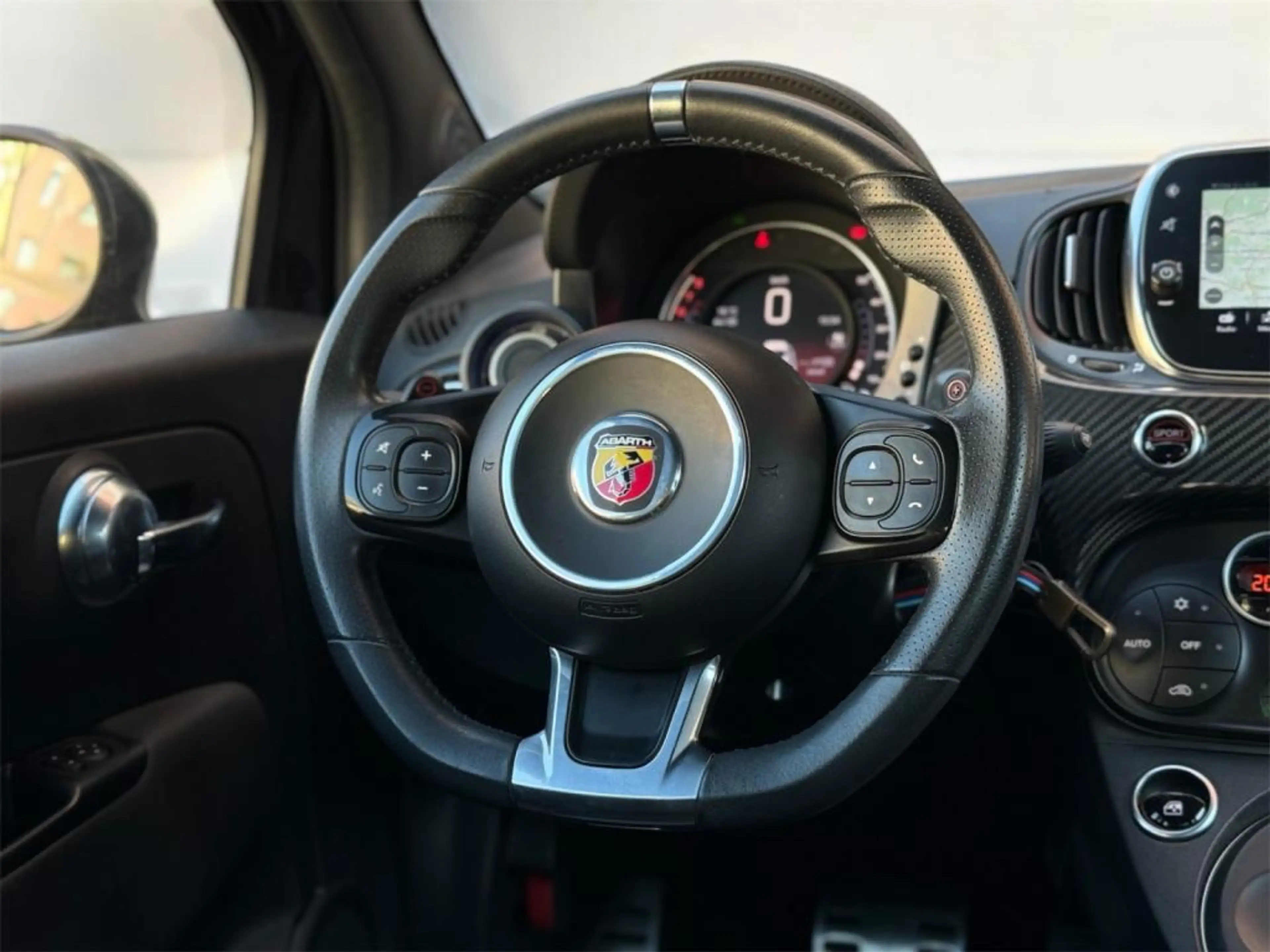 Abarth 595 SCORPIONEORO CARBON FACELIFT BEATS — photo 11