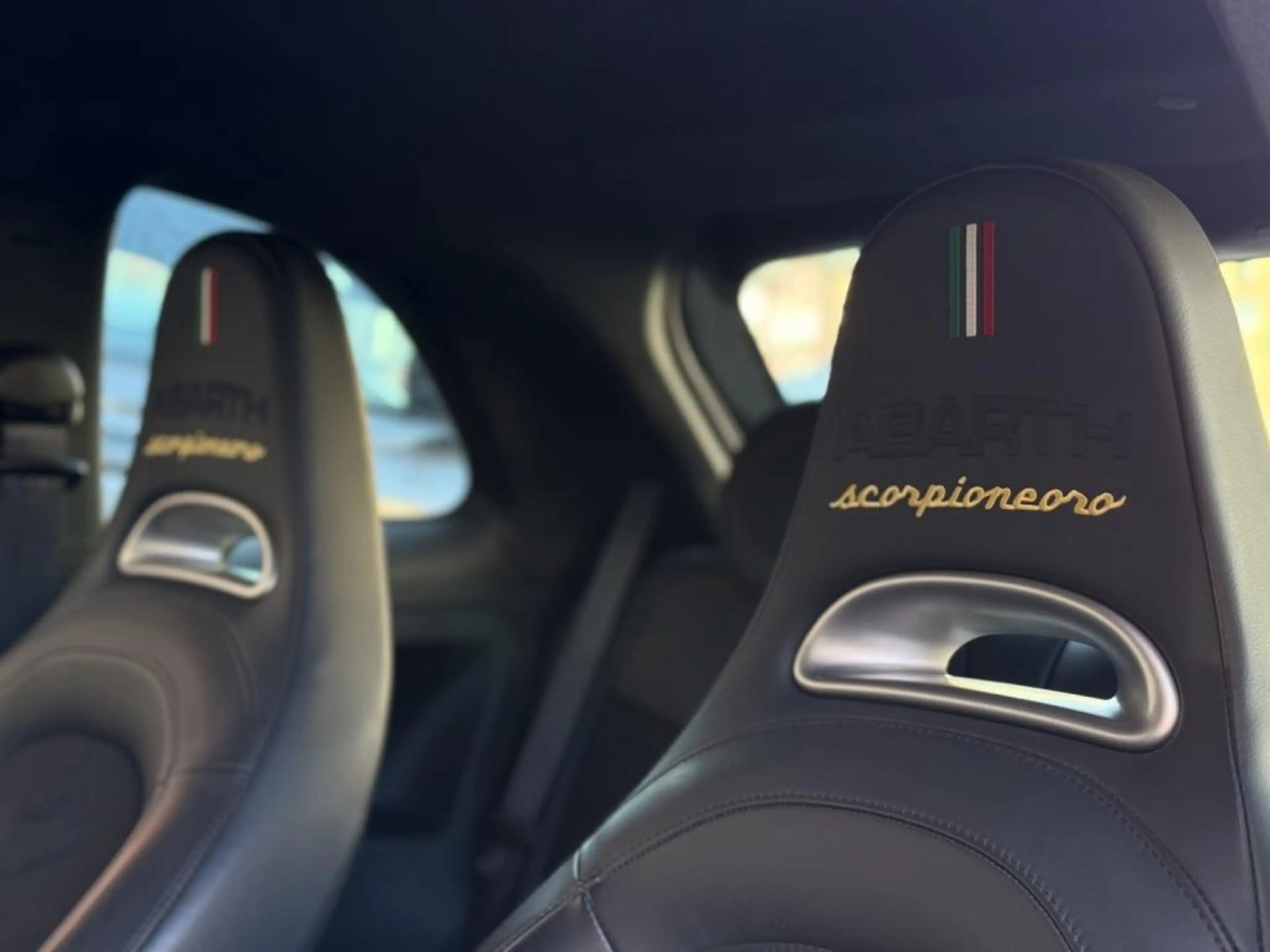 Abarth 595 SCORPIONEORO CARBON FACELIFT BEATS — photo 14