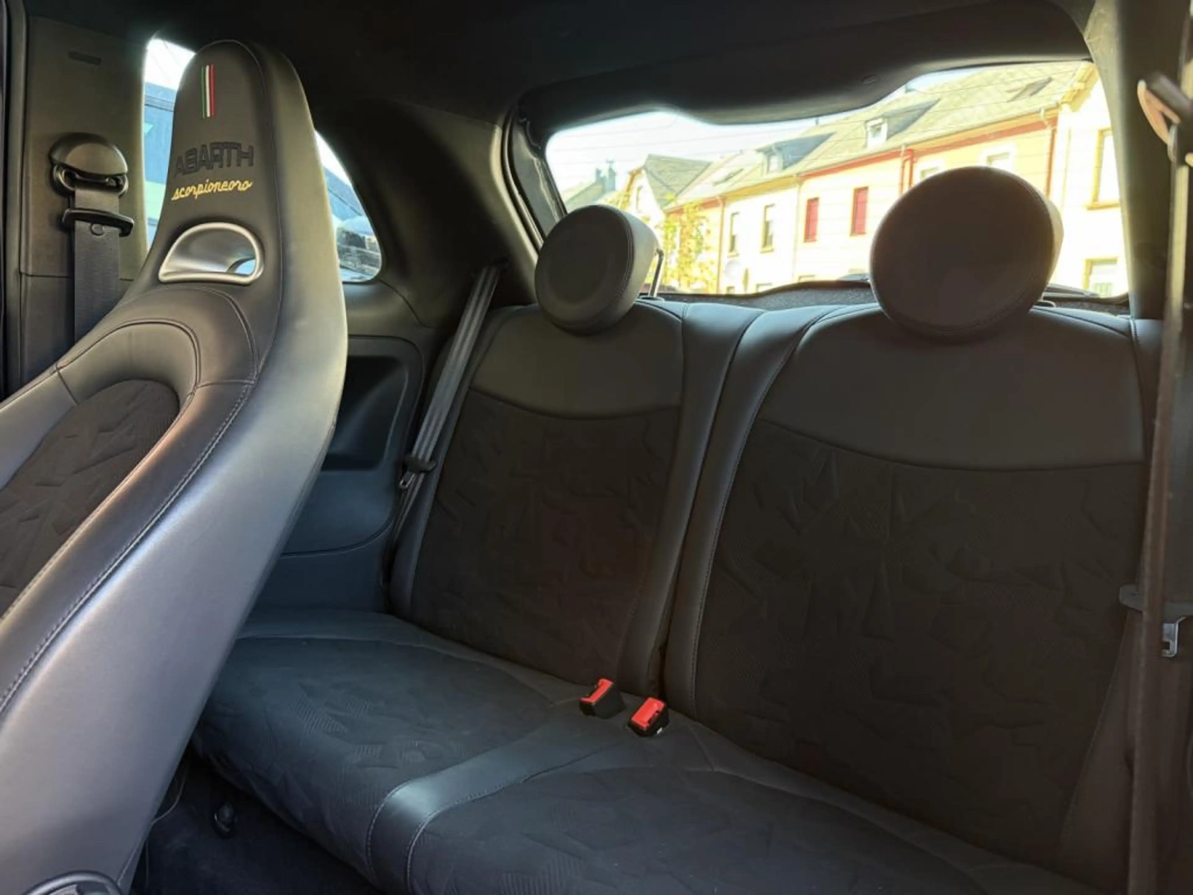 Abarth 595 SCORPIONEORO CARBON FACELIFT BEATS — photo 15