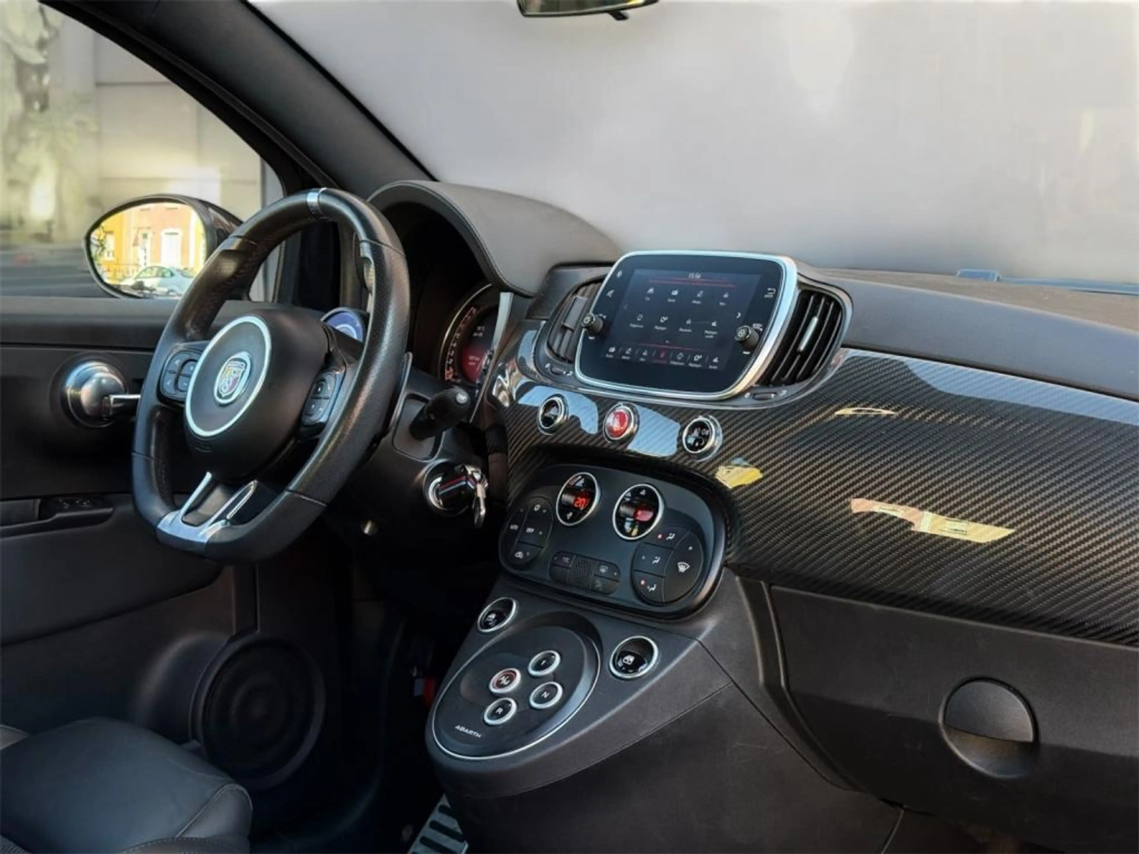 Abarth 595 SCORPIONEORO CARBON FACELIFT BEATS — photo 10