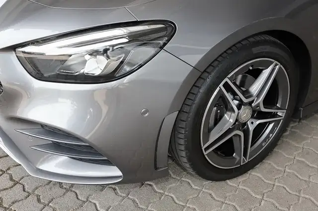 Mercedes-Benz B-Class view 3