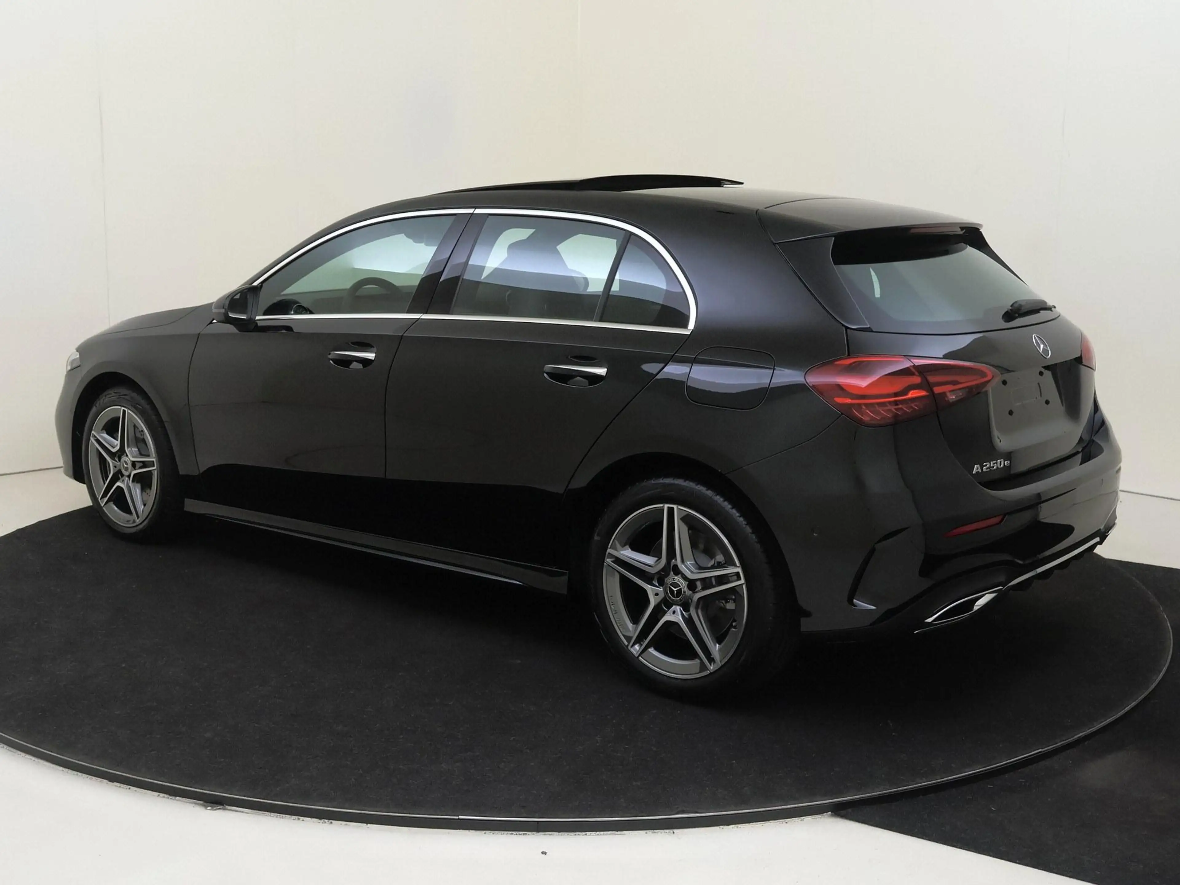 Mercedes-Benz A 250 e Business Solution AMG Panoramadak - Carplay - St — photo 2
