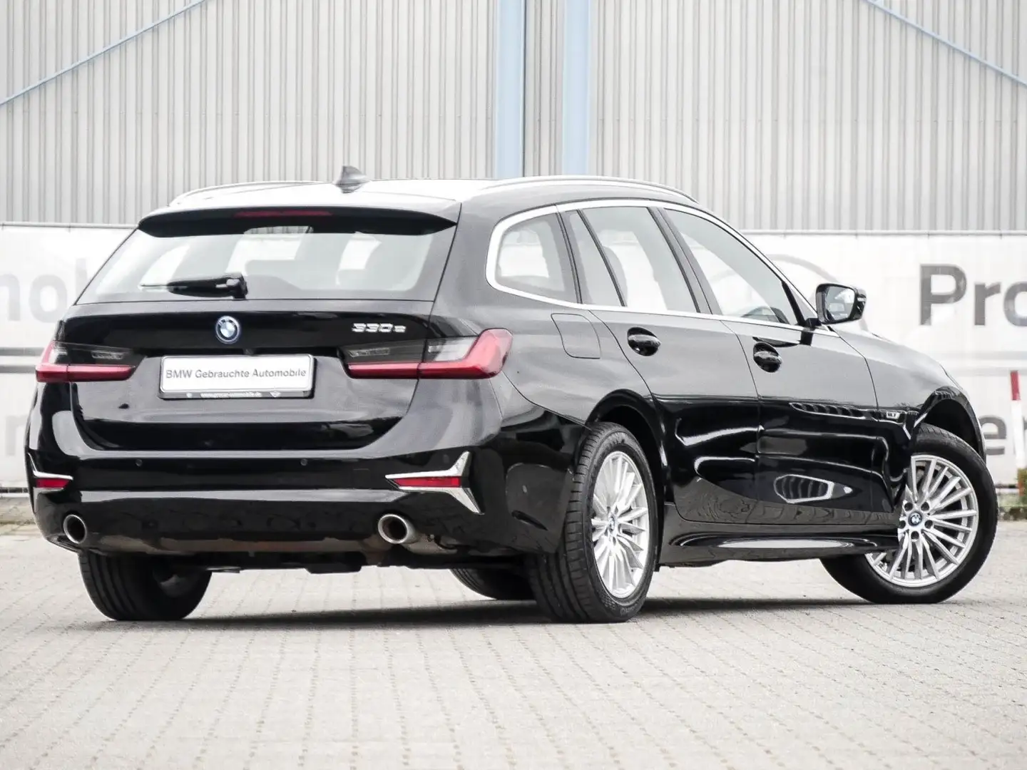 BMW 330 e PANO+ACC+HuD+PA+DA+LASER+HiFi Schwarz - 2