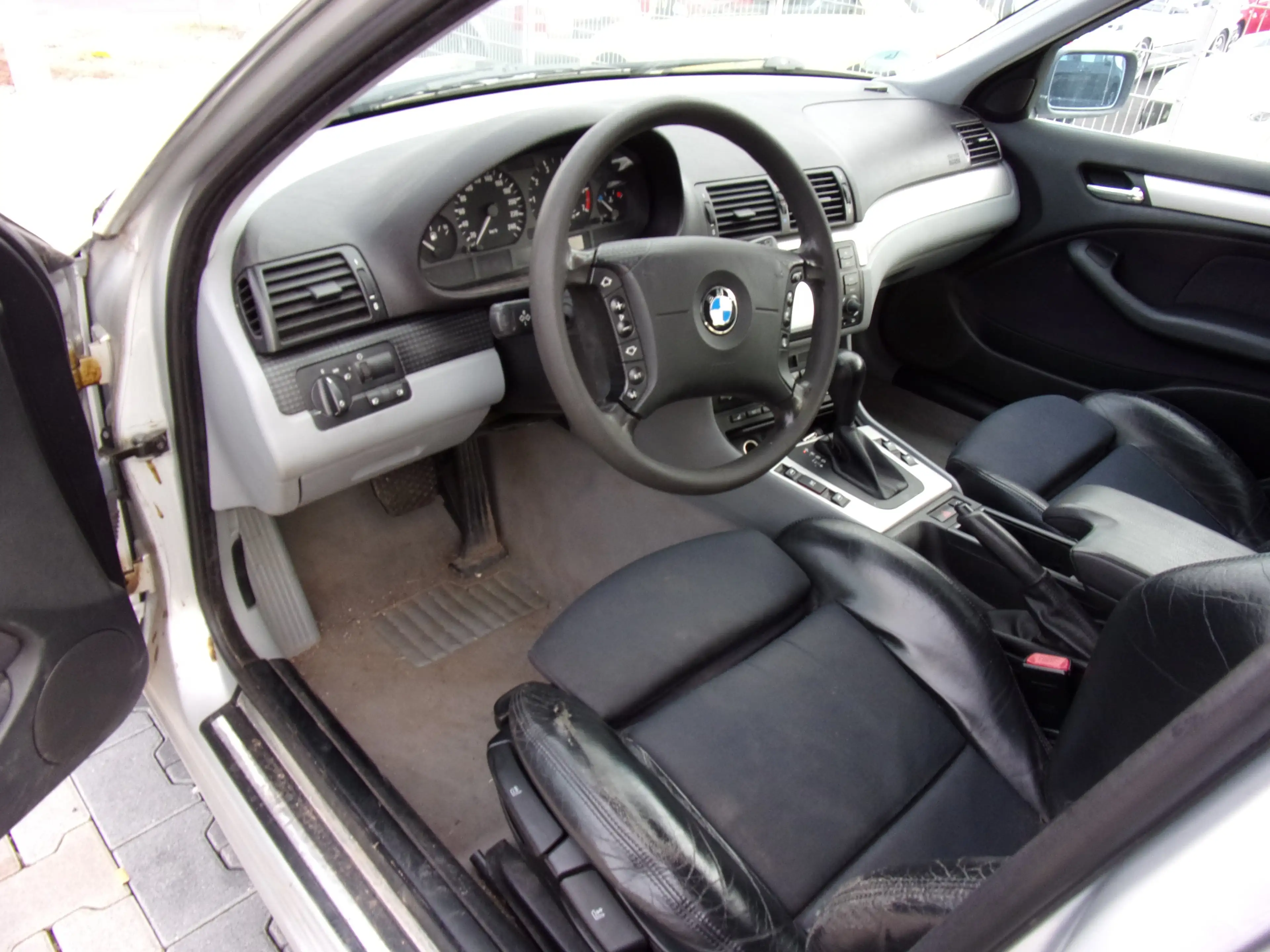 BMW 325 325xi touring — photo 9