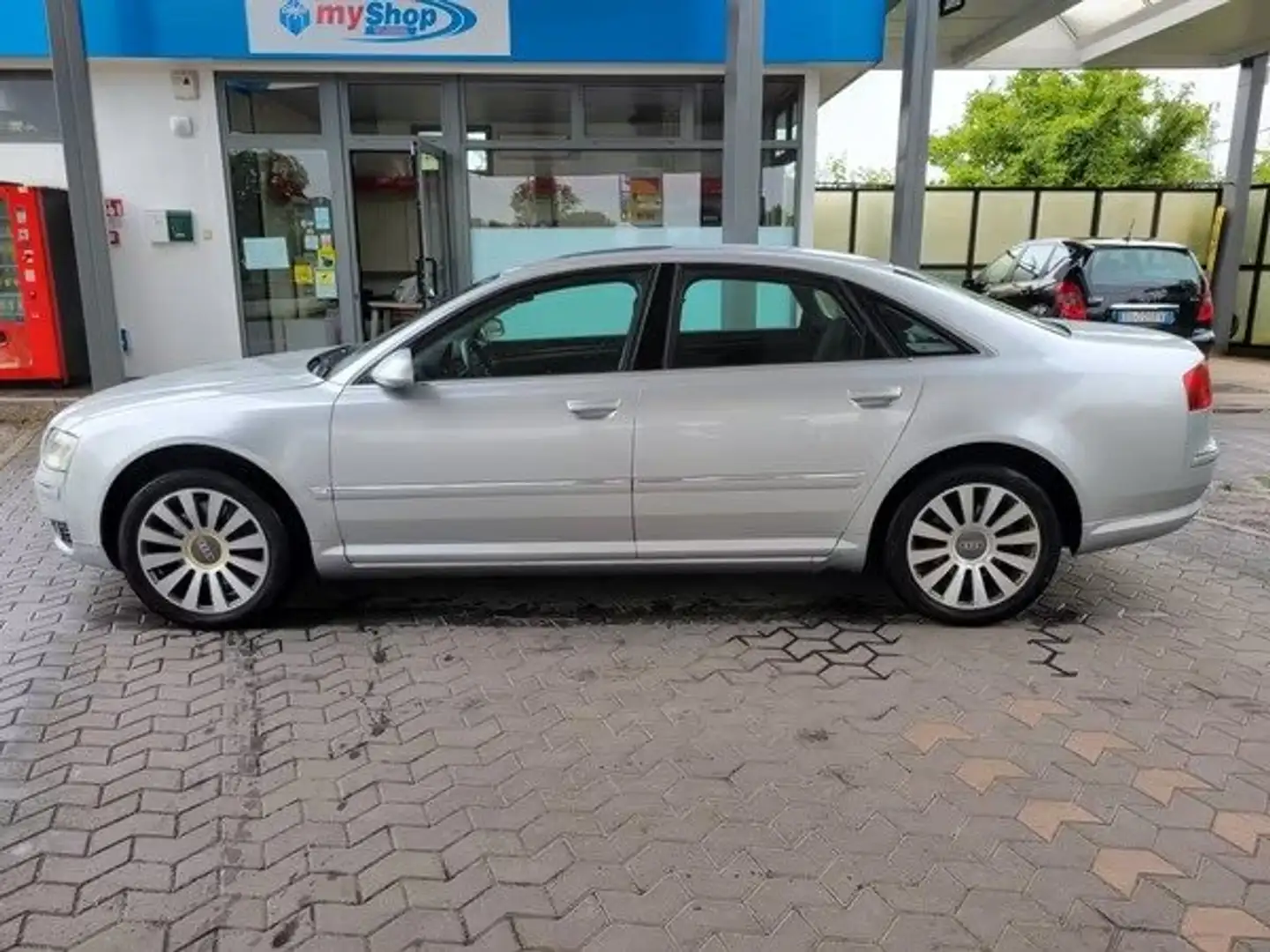 Audi A8 4.2 V8 FSI quattro tiptronic Šedá - 2