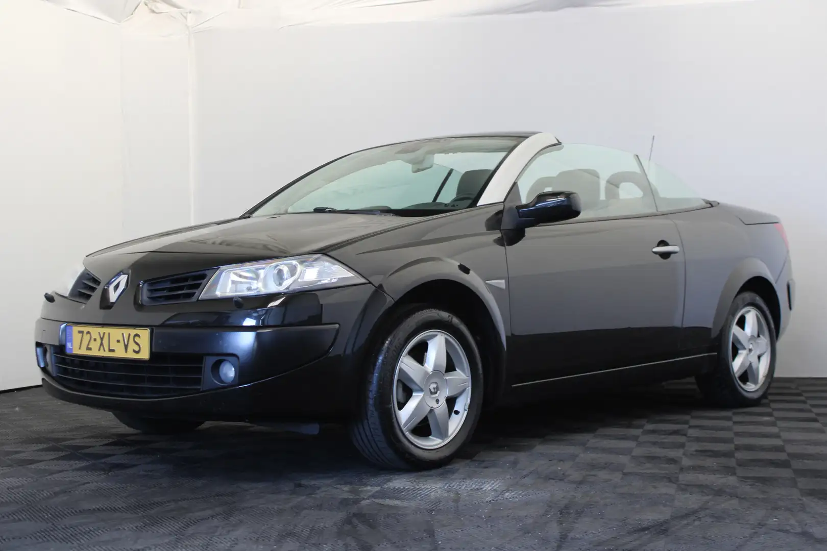 Renault Megane Coupé-Cabriolet 2.0-16V Exception Zwart - 1