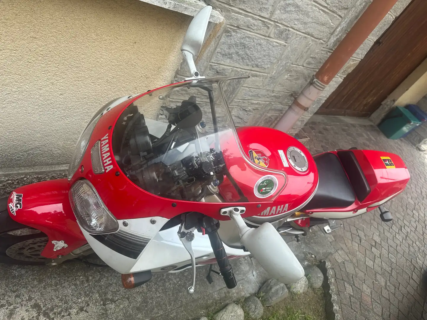 Yamaha YZF 750 Yamaha vfr 750 Rouge - 1
