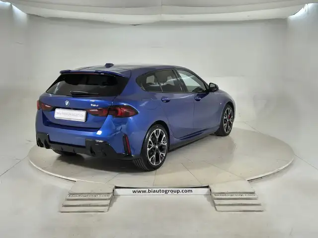 BMW 1 Series view 5