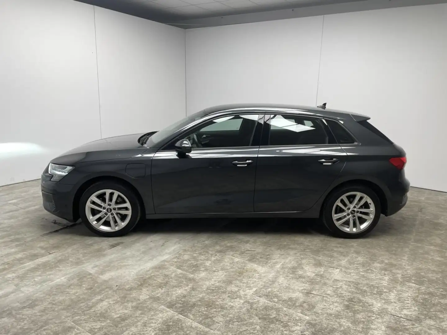 Audi A3 Sportback 40 TFSI e-tron Klima Einparkhilfe Grigio - 2