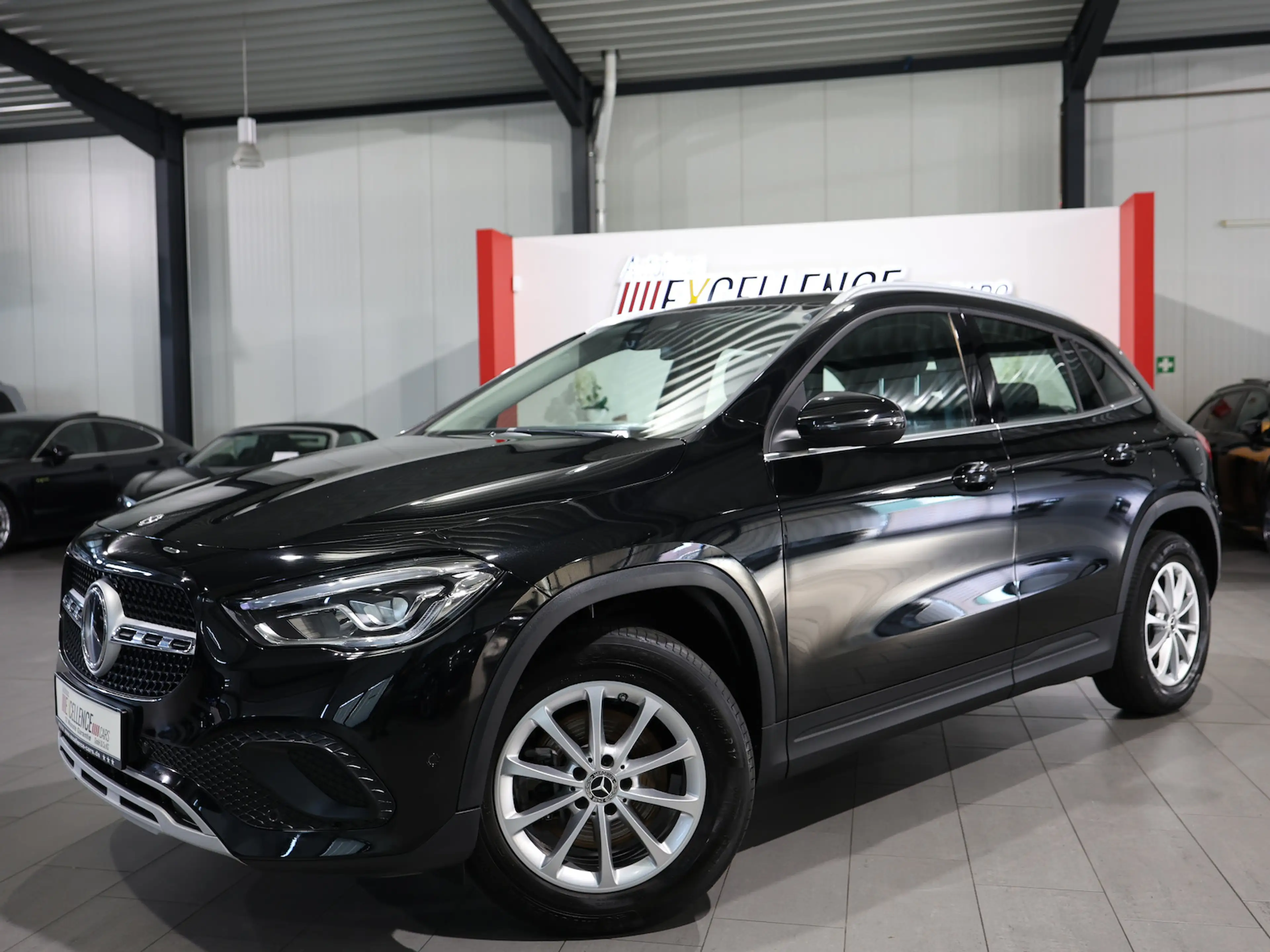 Mercedes-Benz GLA 180 d STYLE BUSINESS ADVANCED PANORAMA / LED — photo 5