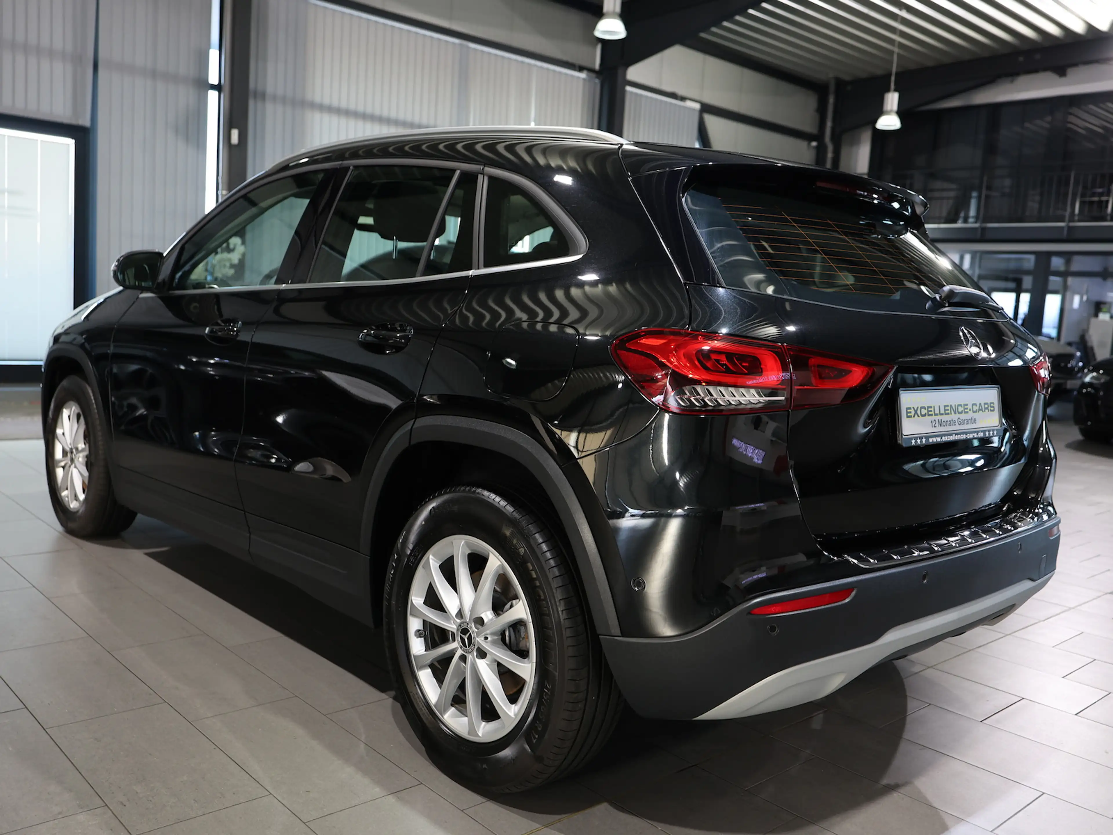 Mercedes-Benz GLA 180 d STYLE BUSINESS ADVANCED PANORAMA / LED — photo 9