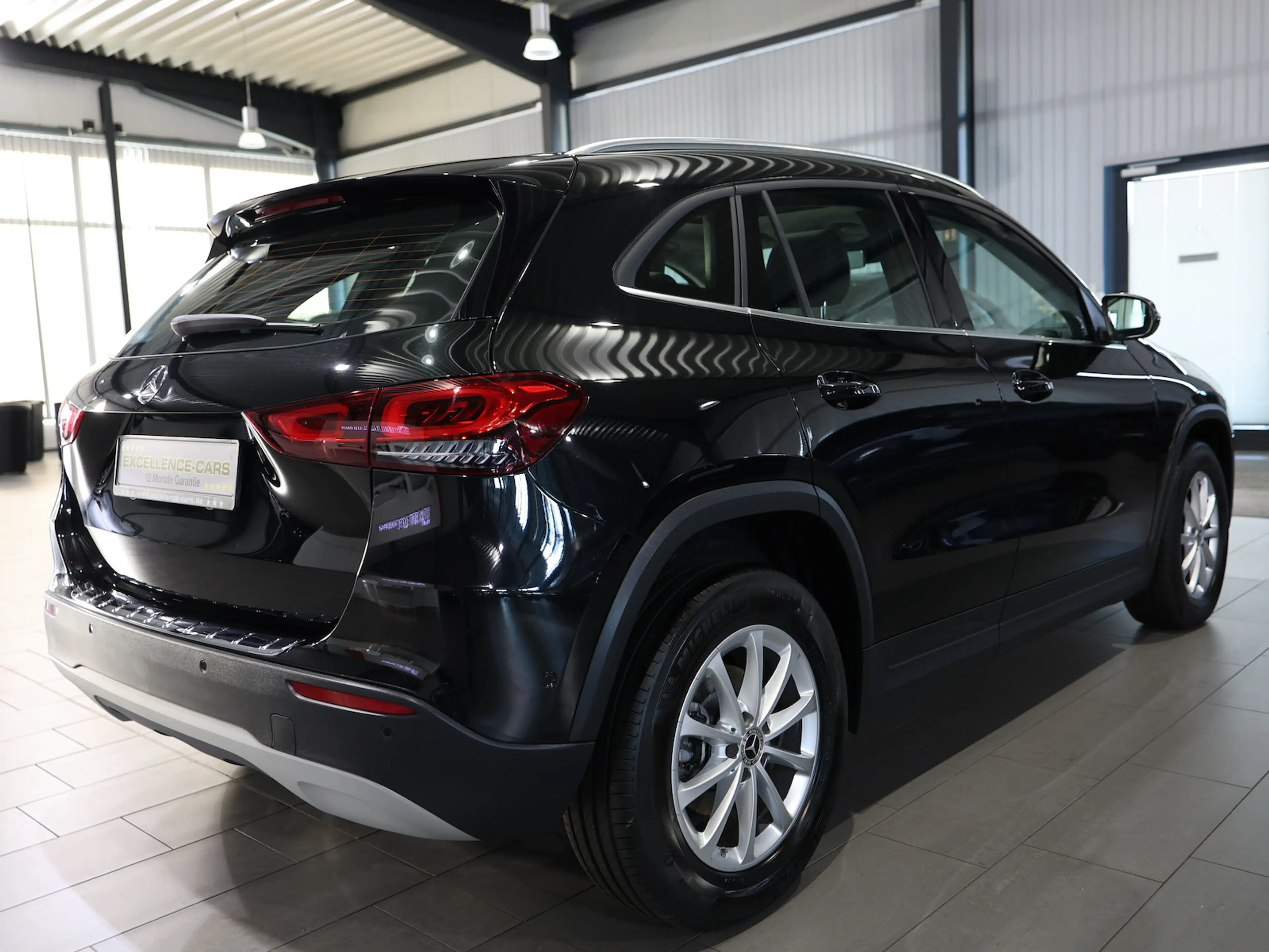 Mercedes-Benz GLA 180 d STYLE BUSINESS ADVANCED PANORAMA / LED — photo 10
