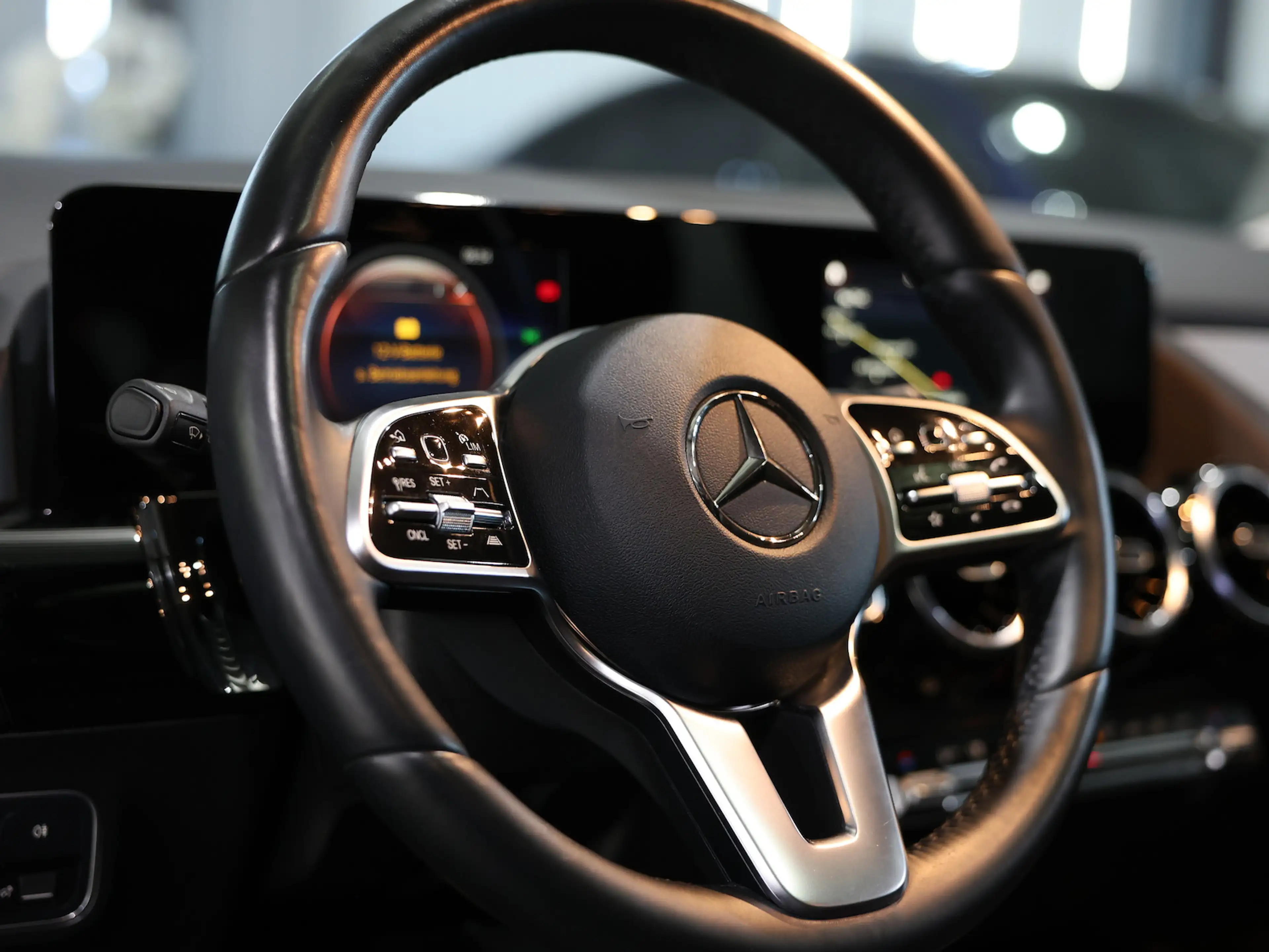 Mercedes-Benz GLA 180 d STYLE BUSINESS ADVANCED PANORAMA / LED — photo 15