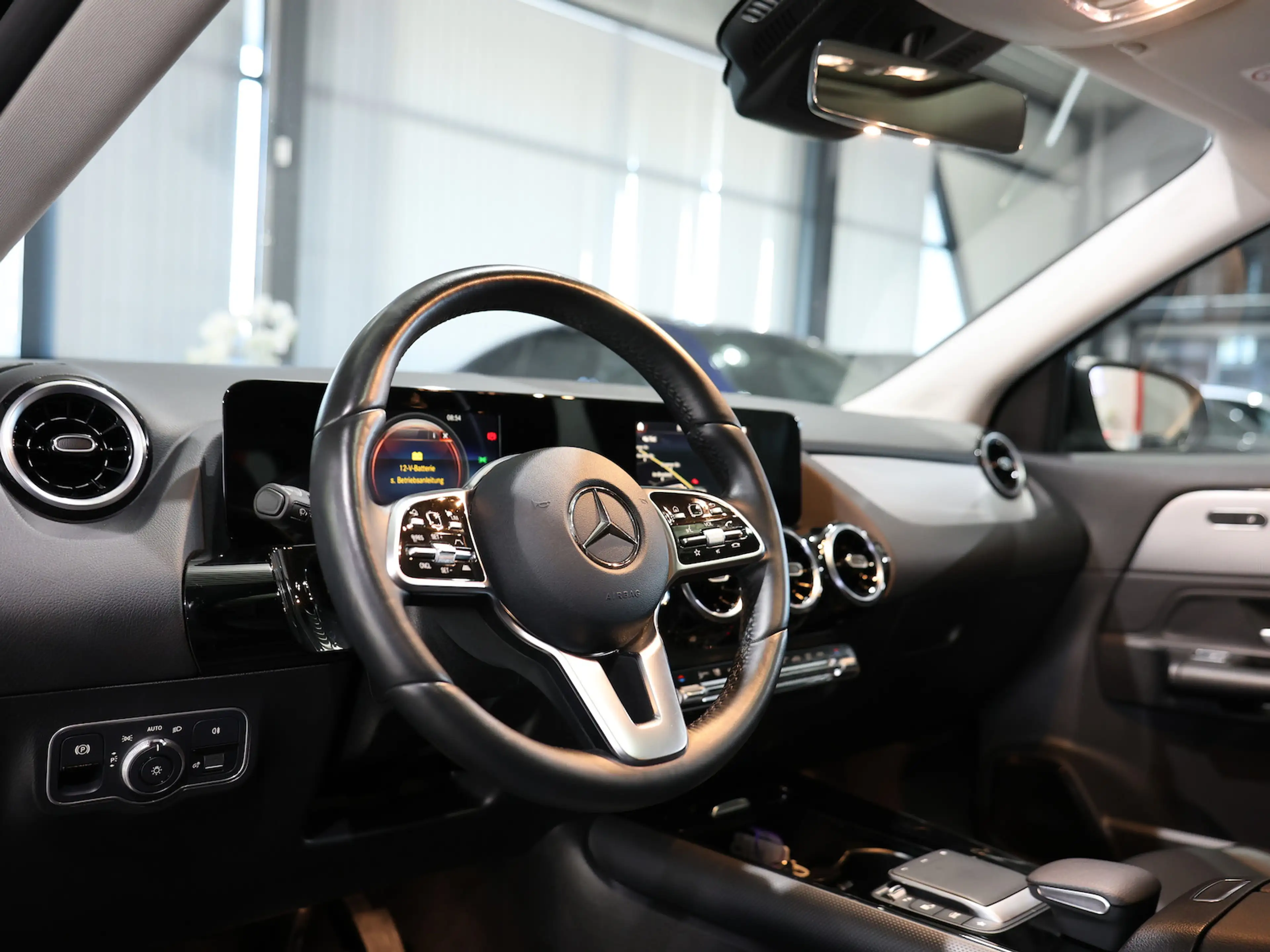 Mercedes-Benz GLA 180 d STYLE BUSINESS ADVANCED PANORAMA / LED — photo 14