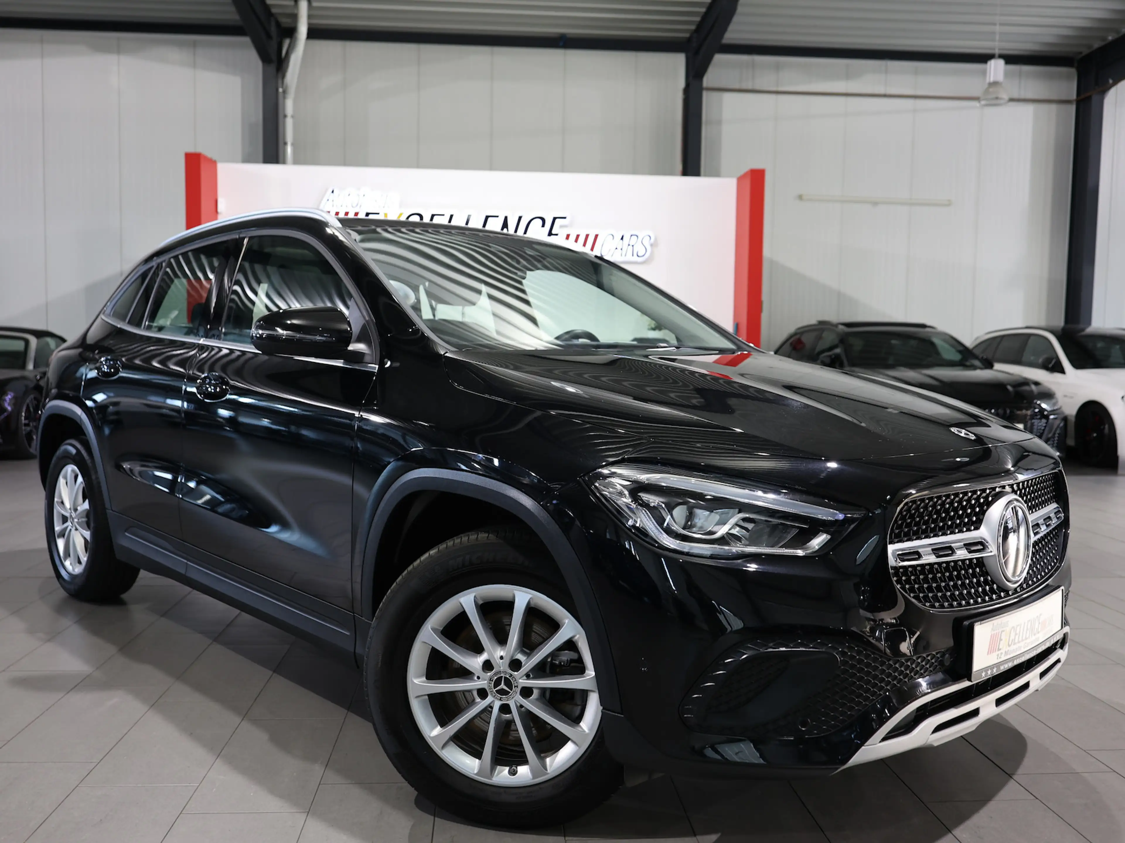 Mercedes-Benz GLA 180 d STYLE BUSINESS ADVANCED PANORAMA / LED — photo 2