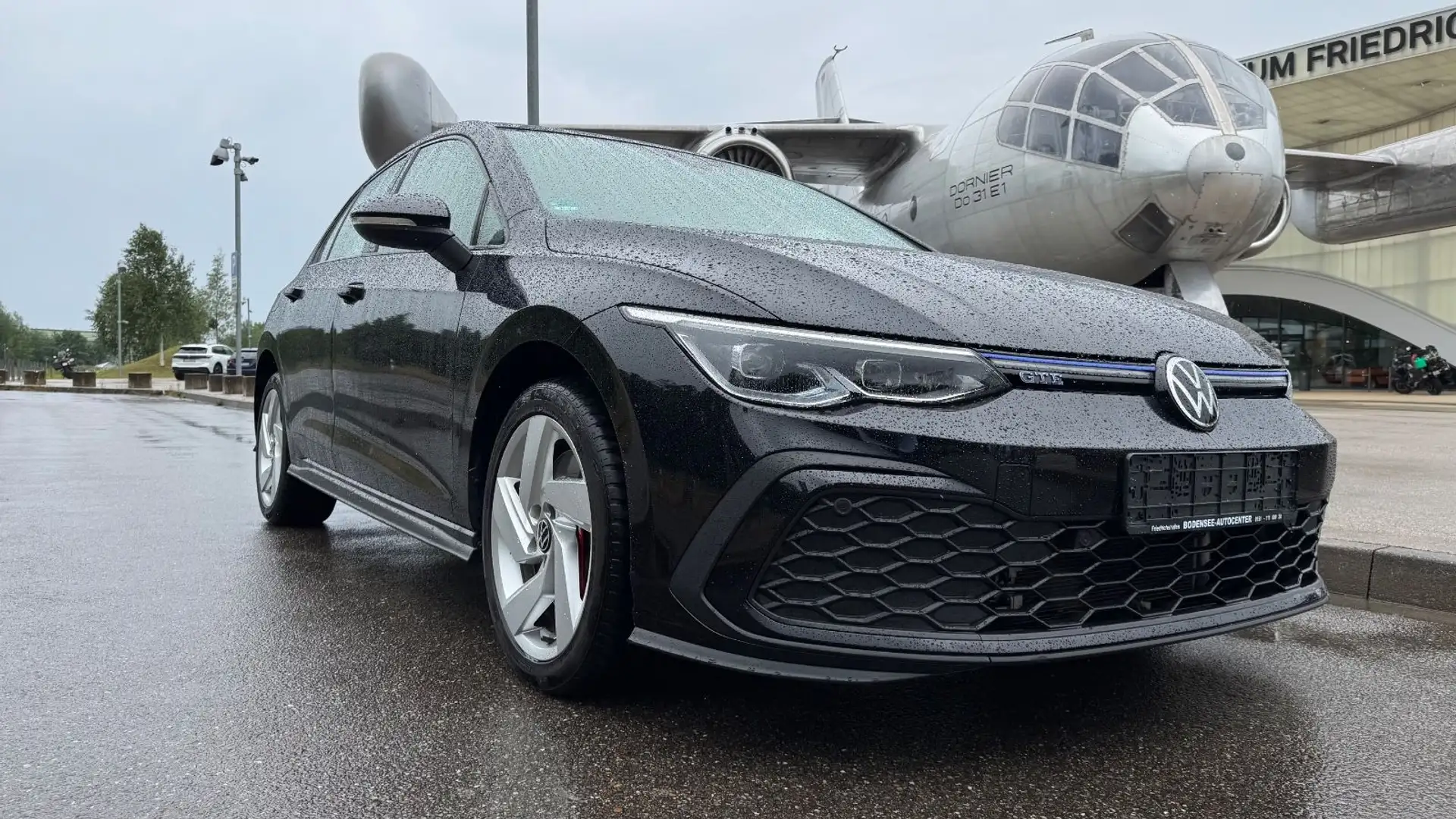 Volkswagen Golf VIII Lim. GTE eHybrid 180KW LED/RFK/1.Hand Zwart - 1