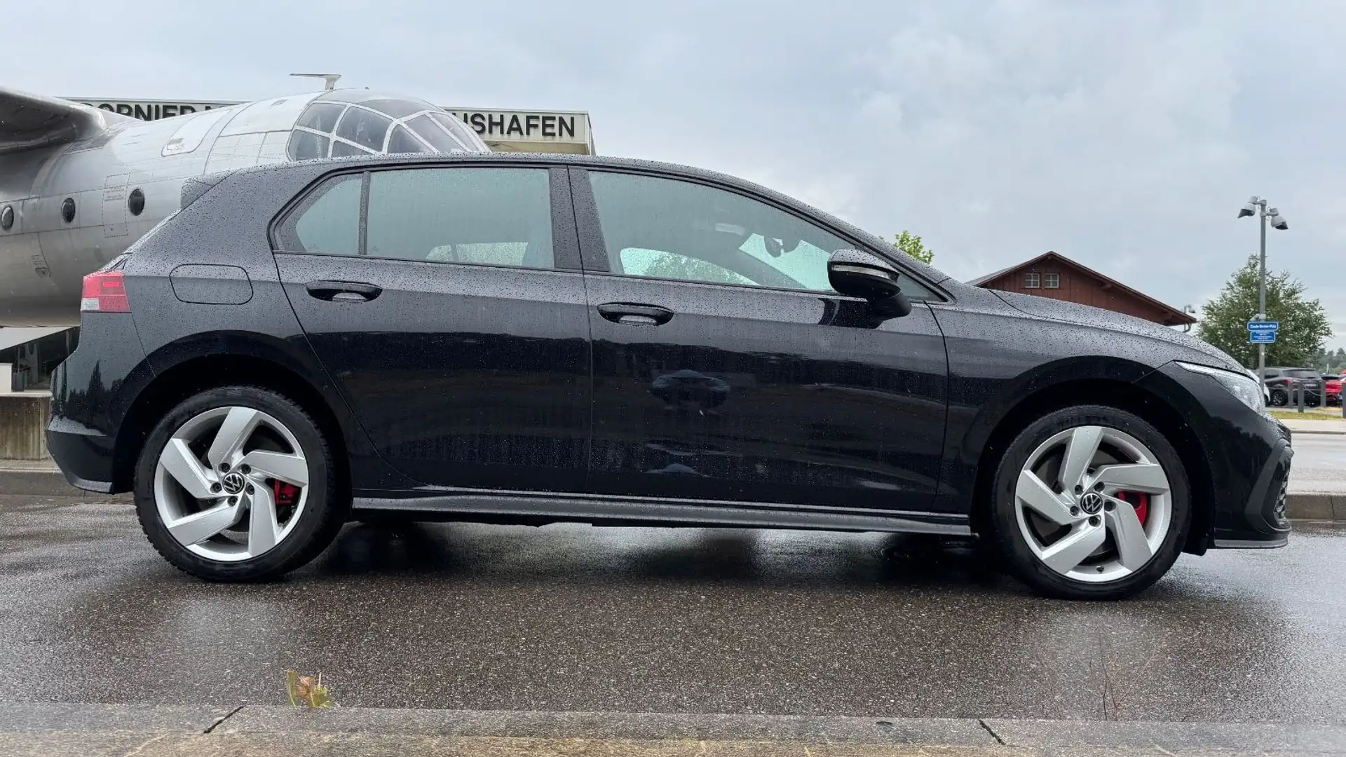 Volkswagen Golf VIII Lim. GTE eHybrid 180KW LED/RFK/1.Hand Zwart - 2