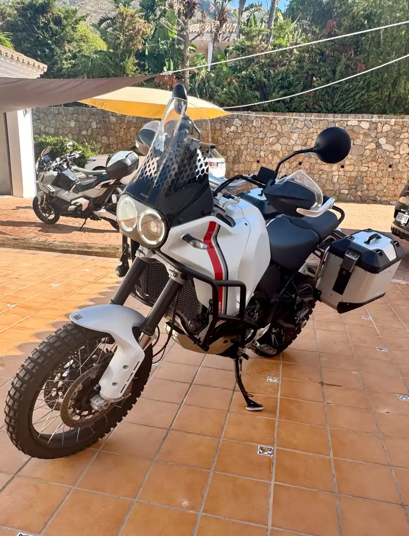 Ducati DesertX Wit - 1