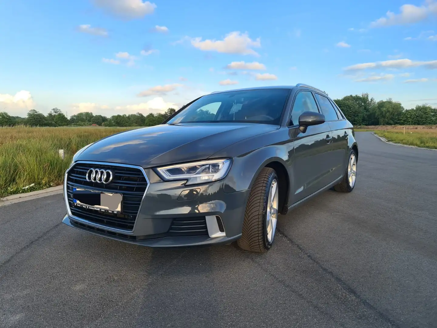 Audi A3 1.0 TSFI S tronic Sportback Grau - 2