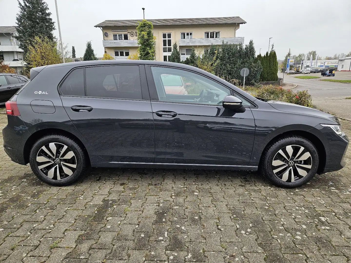 Volkswagen Golf VIII Goal 1.5 TSI LED AHK Bluetooth Navi Grau - 2