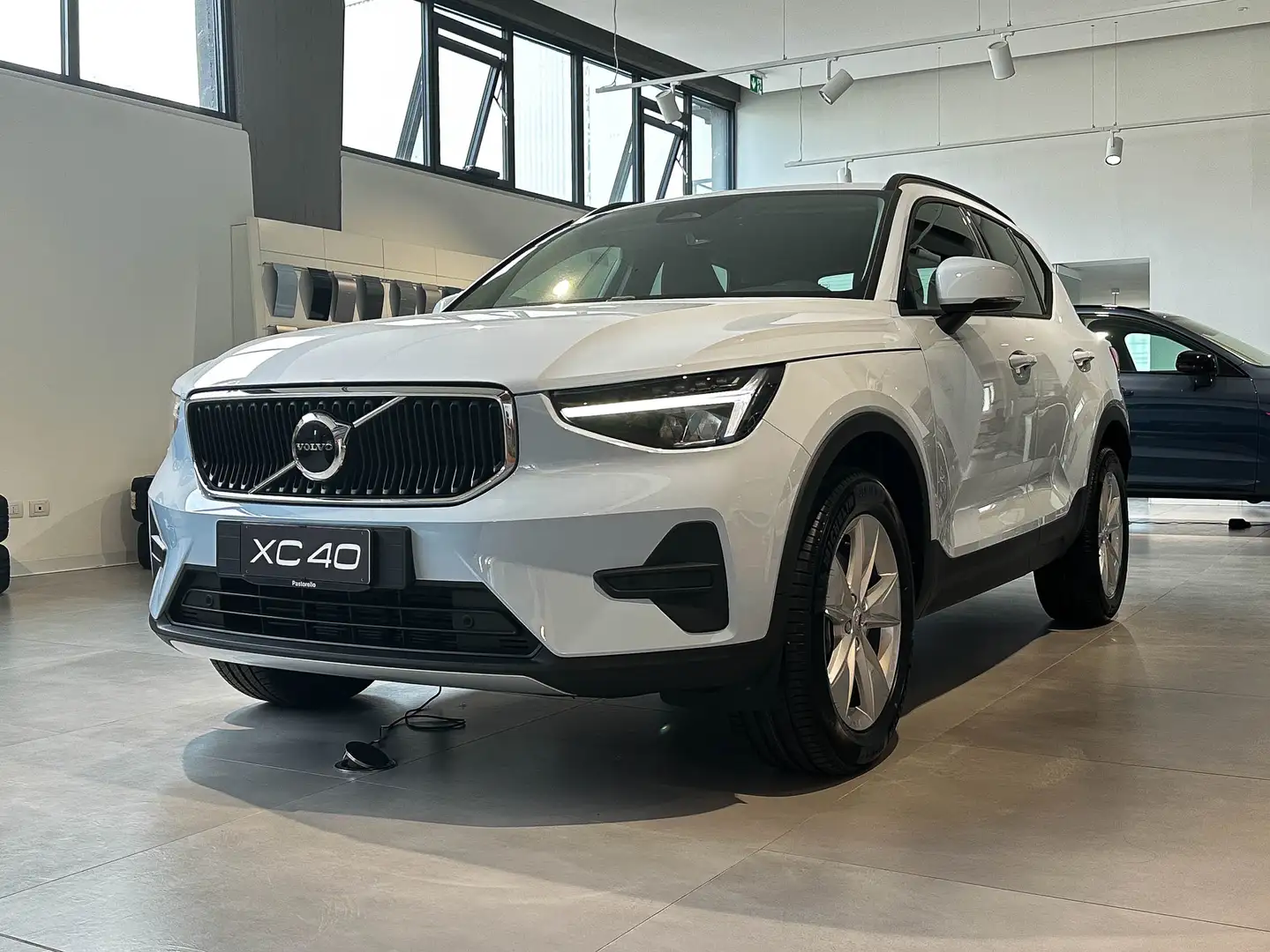 Volvo XC40 B3 automatico Essential Blu/Azzurro - 1