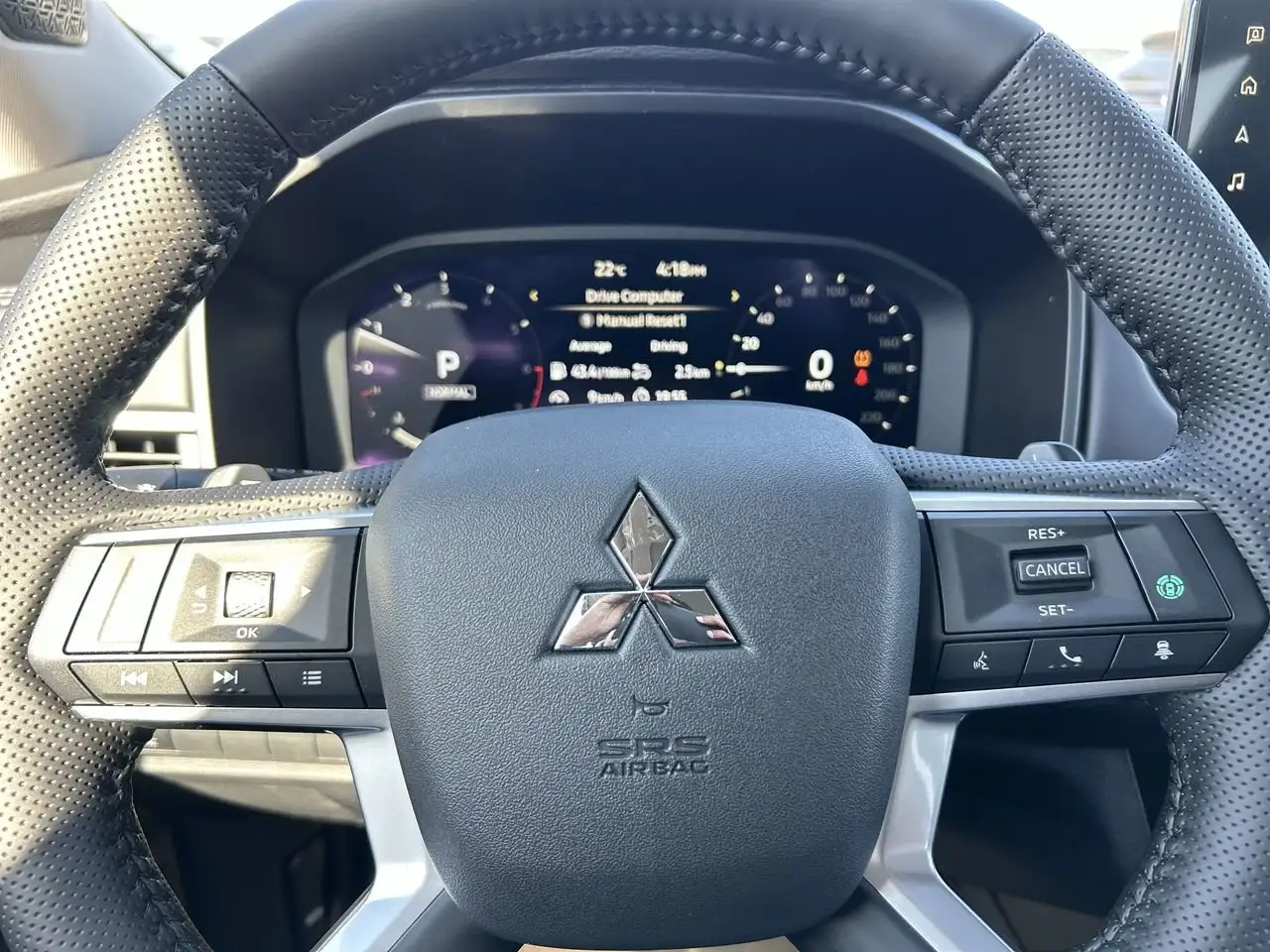 Mitsubishi Outlander снимка Mitsubishi Outlander