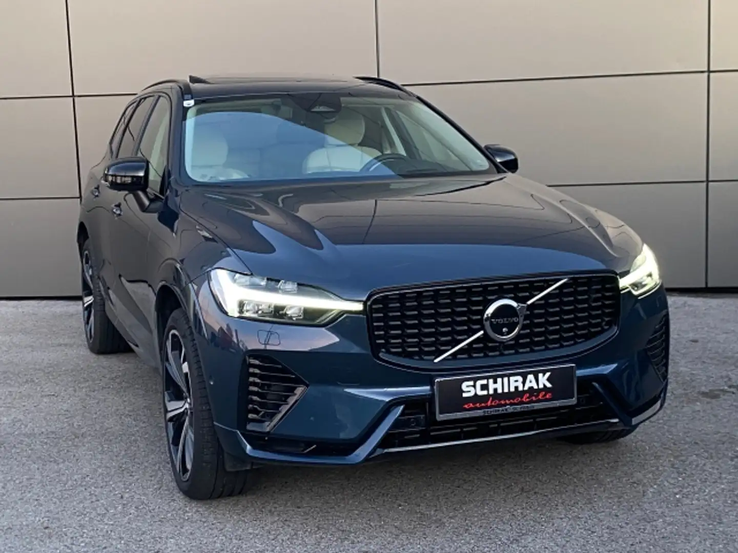 Volvo XC60 T6 AWD PHEV Ultra Dark Aut. Blau - 2