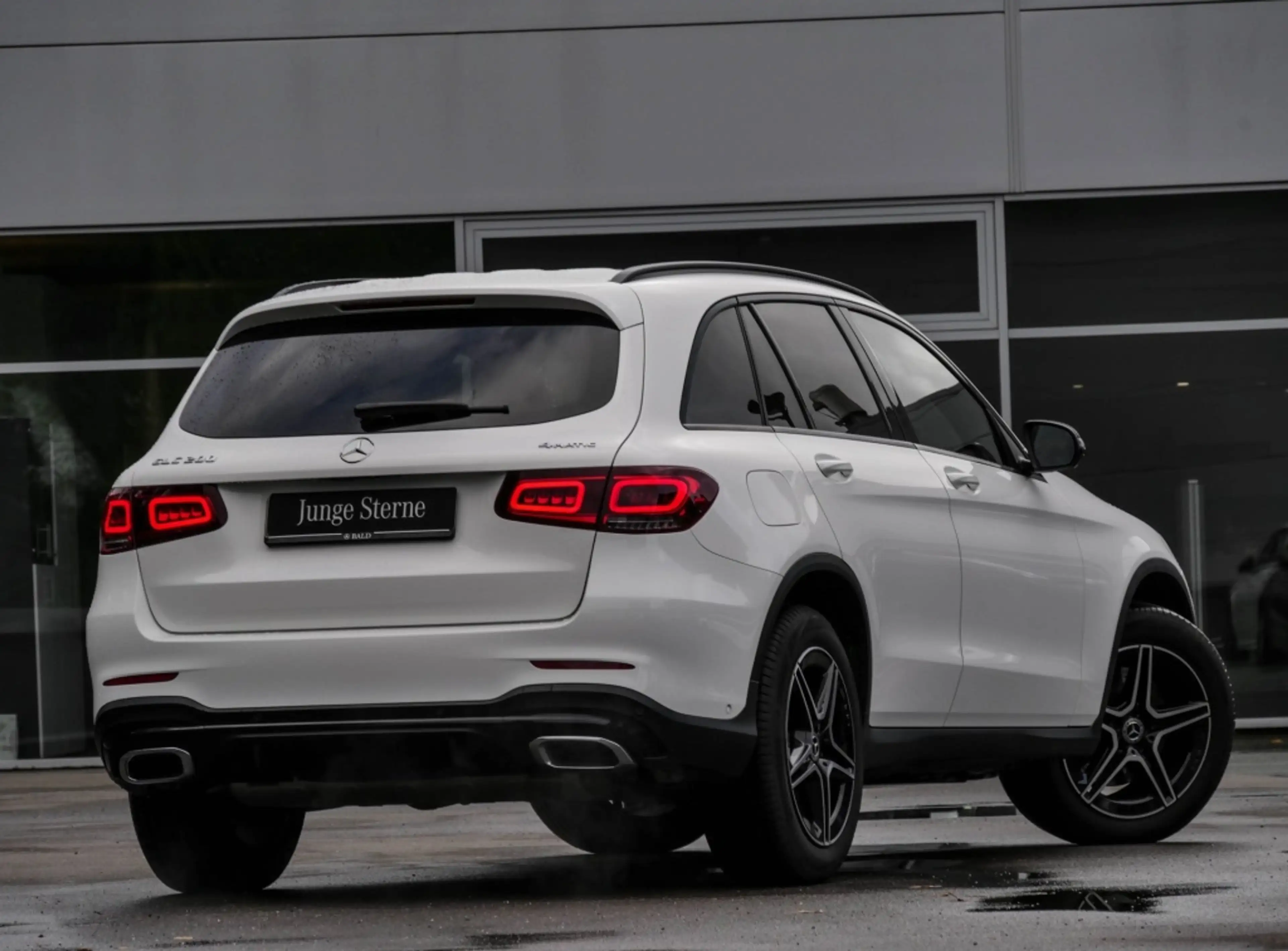 Mercedes-Benz GLC 200 4M AMG-Sport/Pano/AHK/Night/Distr/Totw — photo 3