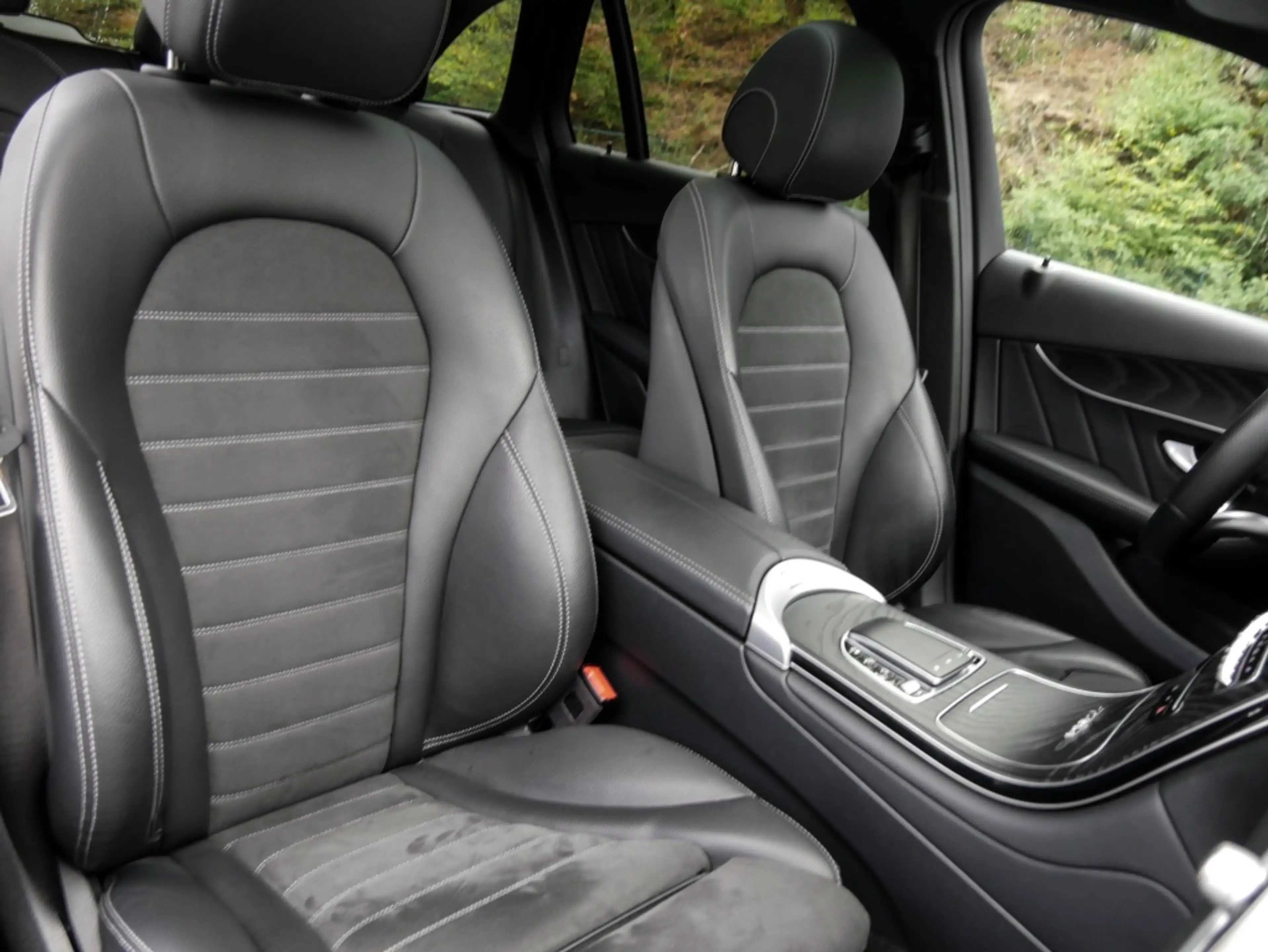 Mercedes-Benz GLC 200 4M AMG-Sport/Pano/AHK/Night/Distr/Totw — photo 7