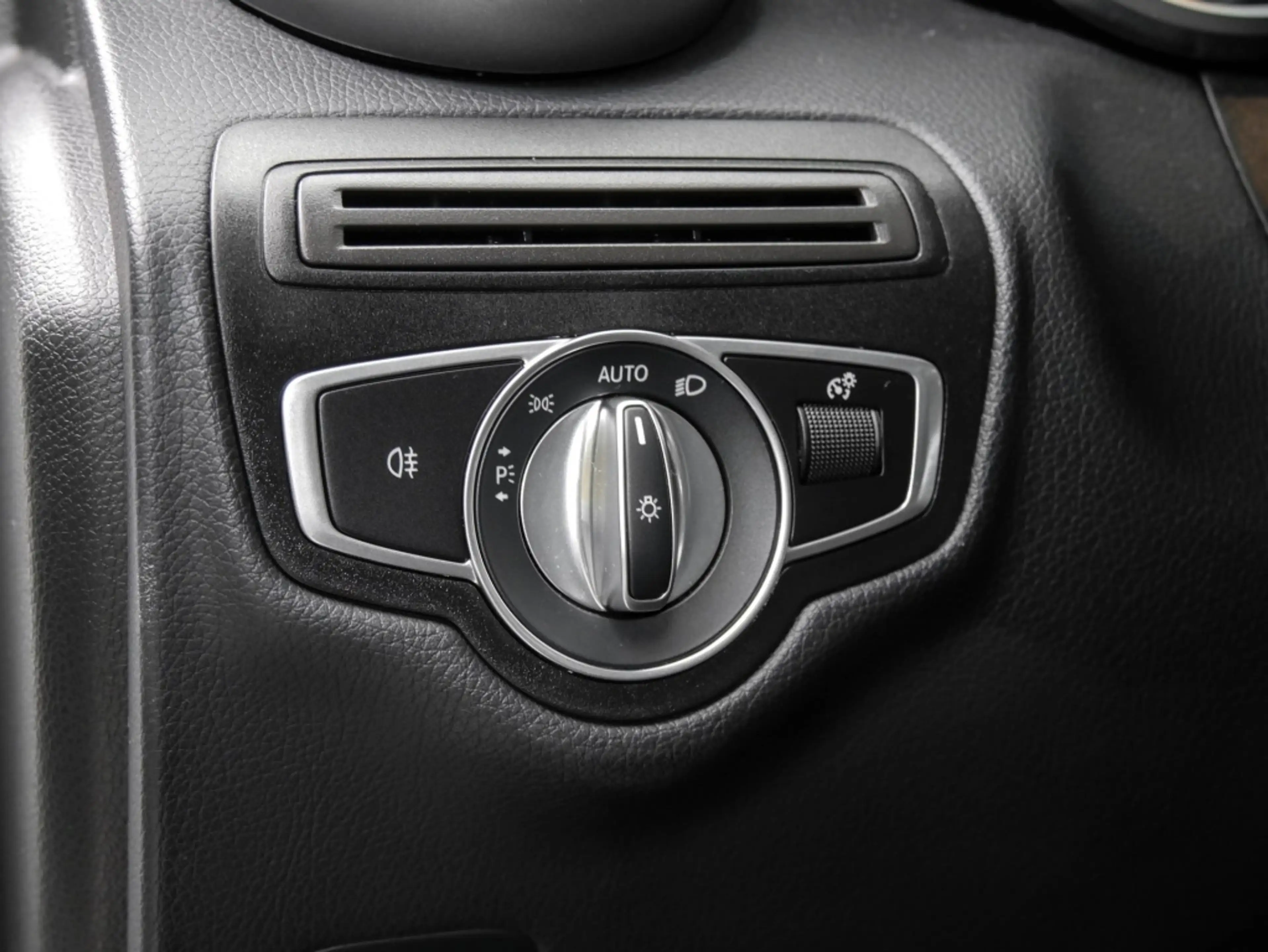 Mercedes-Benz GLC 200 4M AMG-Sport/Pano/AHK/Night/Distr/Totw — photo 14