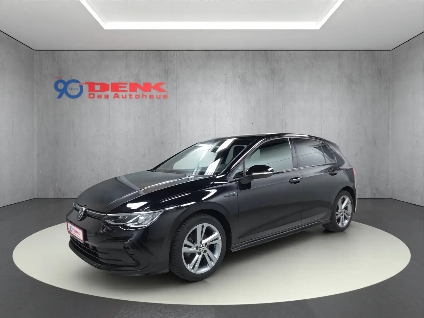Volkswagen Golf VIII R-Line 1.5 TSI 6-Gang*STHZ*NAVI*AHK* Negro - 1