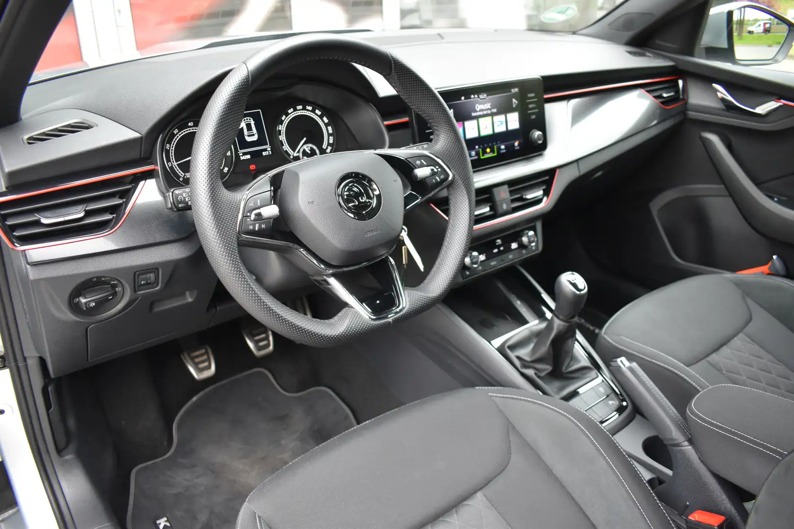 Skoda Kamiq 1.0 TSI Sport Business / Carplay / Sensoren achter Grey - 2