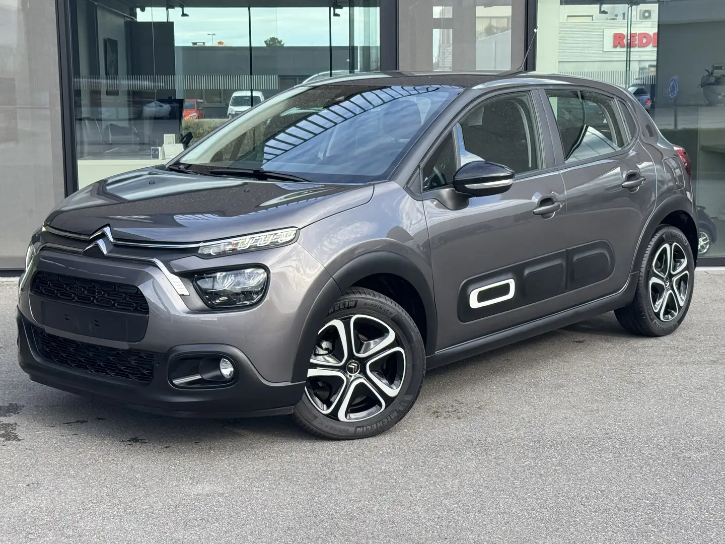 Citroen C3 1.2 Turbo Plus - 110 PK | GPS + CRUISE + PARK SENS Grijs - 1