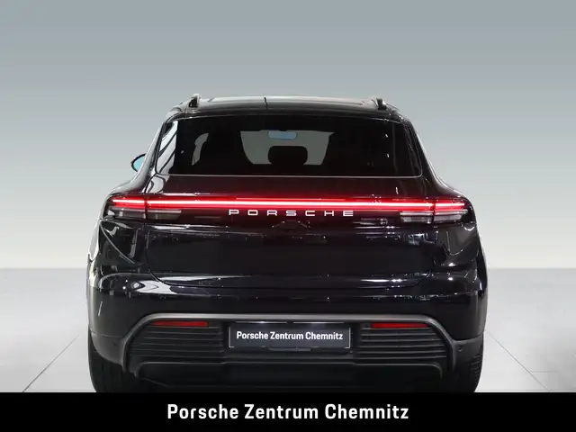 Porsche Macan view 5