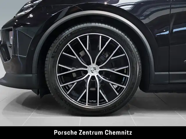 Porsche Macan view 6