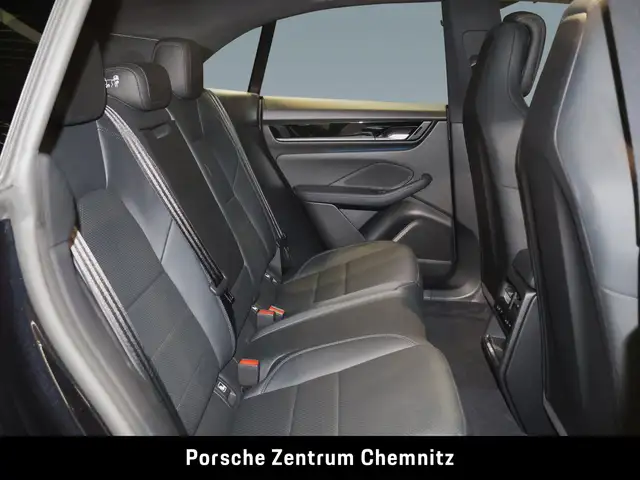 Porsche Macan view 8